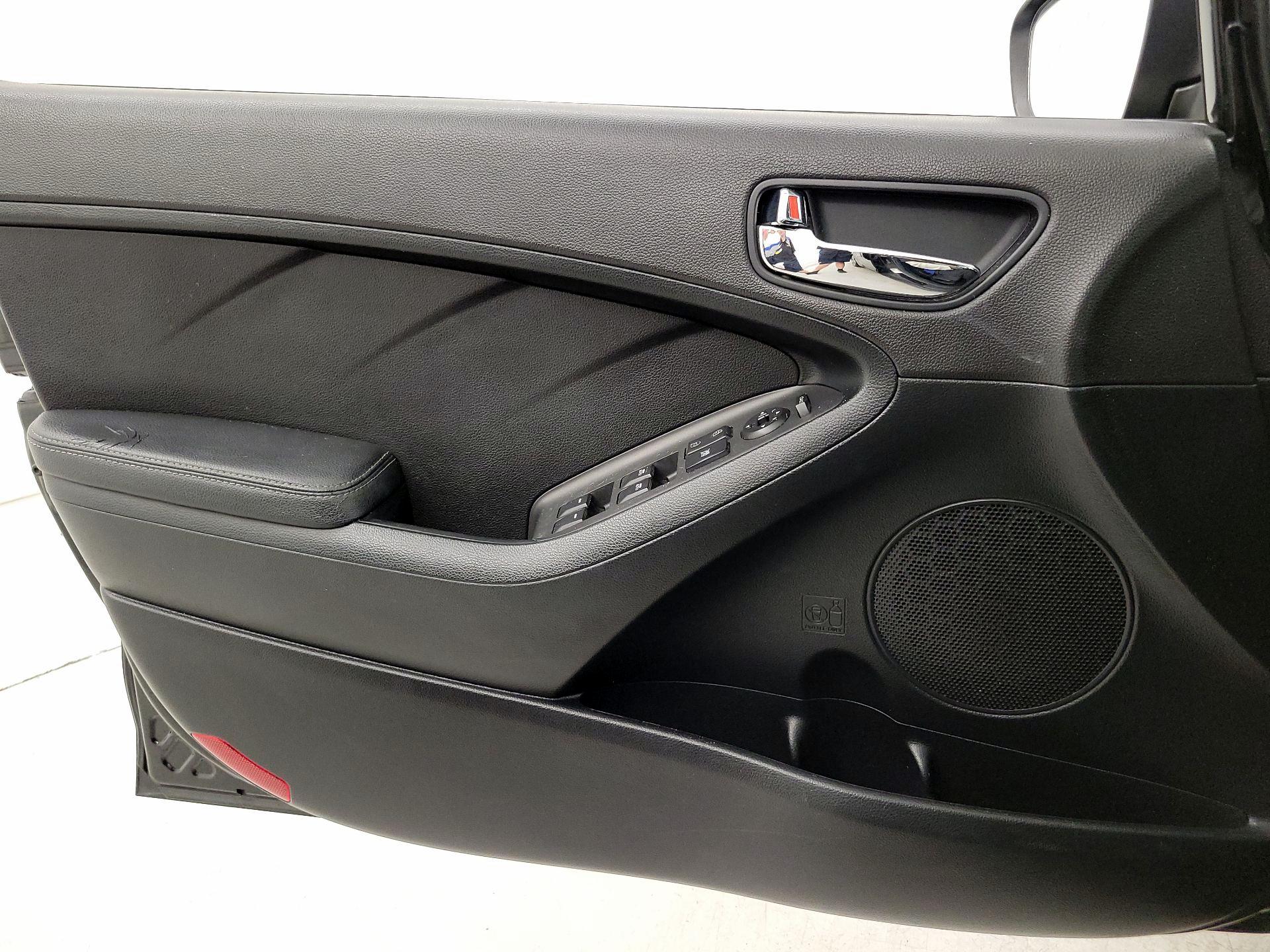Thumbnail: 2016 Kia Forte - 12