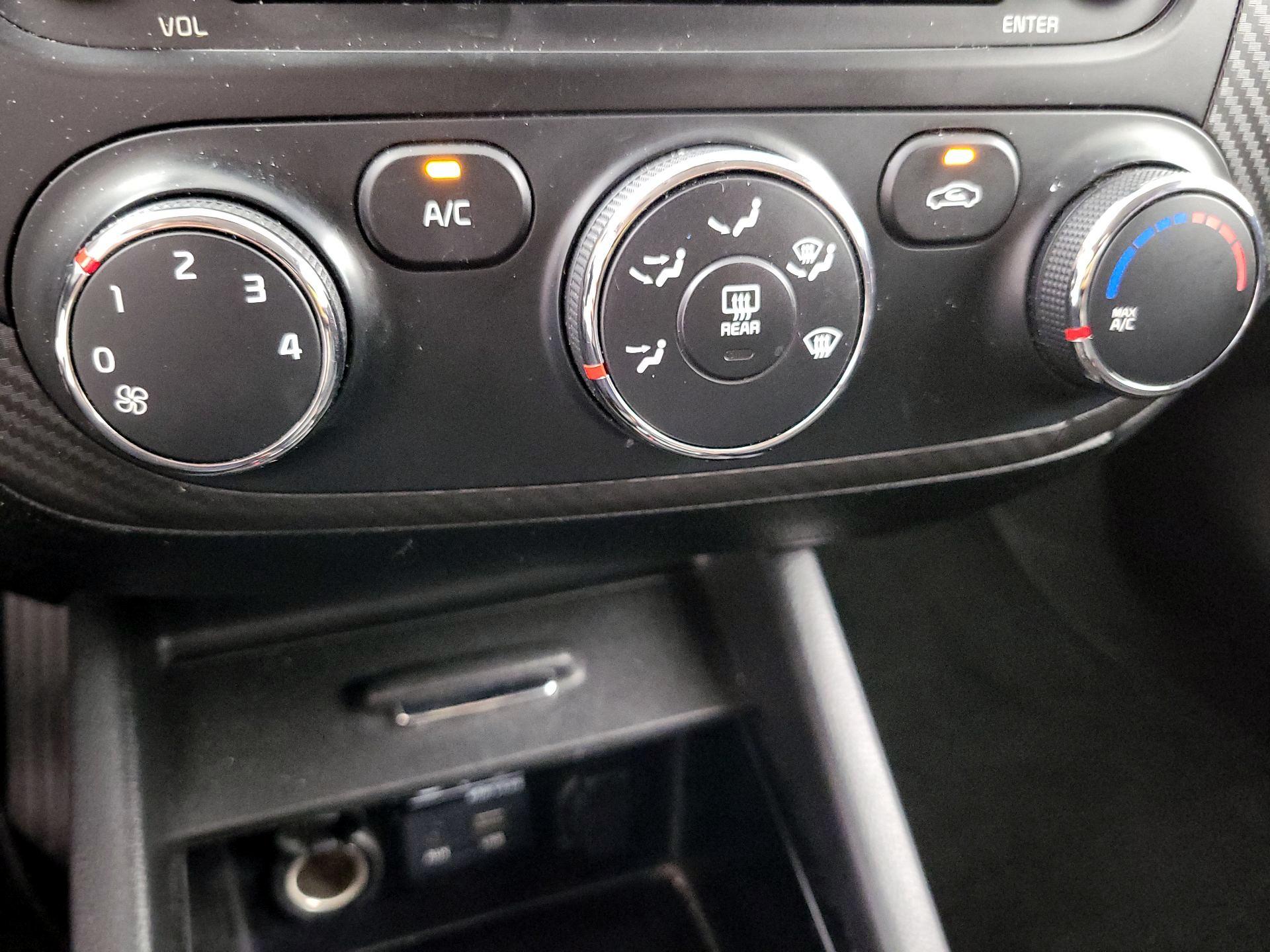 Thumbnail: 2016 Kia Forte - 17