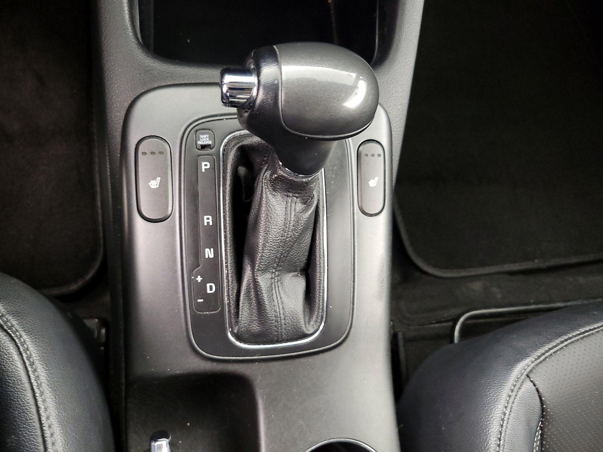 Thumbnail: 2016 Kia Forte - 18