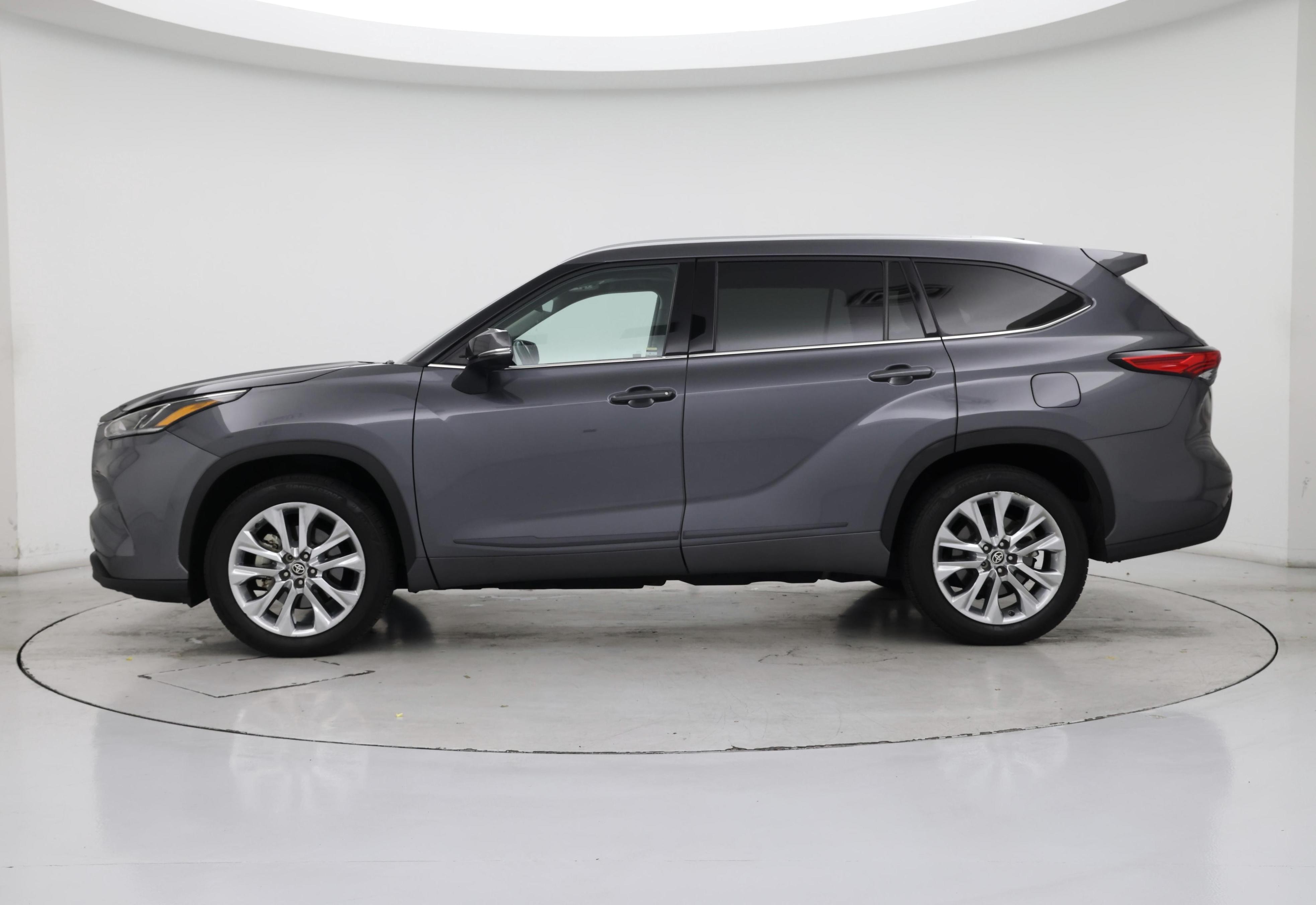 Thumbnail: 2023 Toyota Highlander - 3