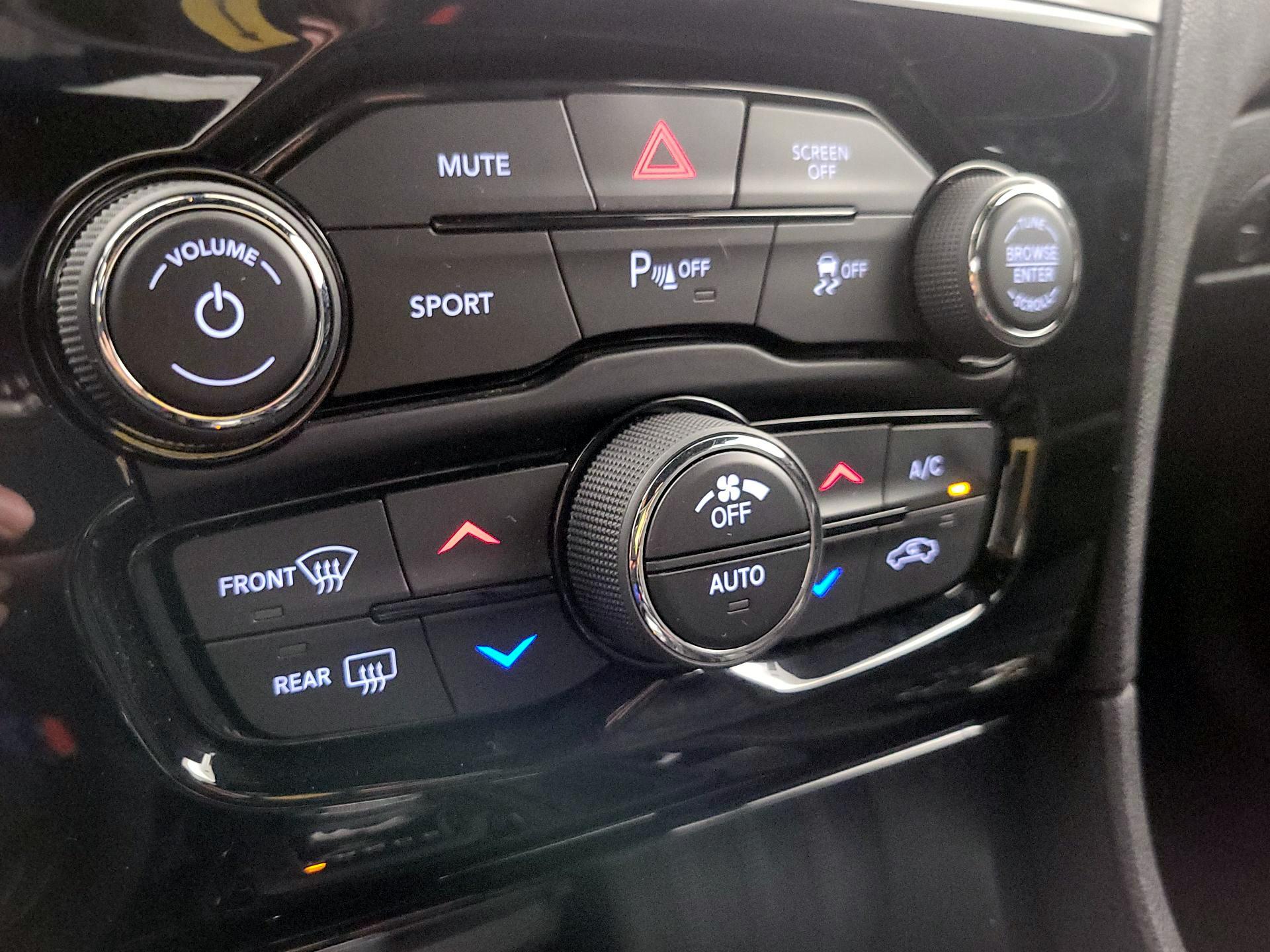 Thumbnail: 2019 Chrysler 300 - 17