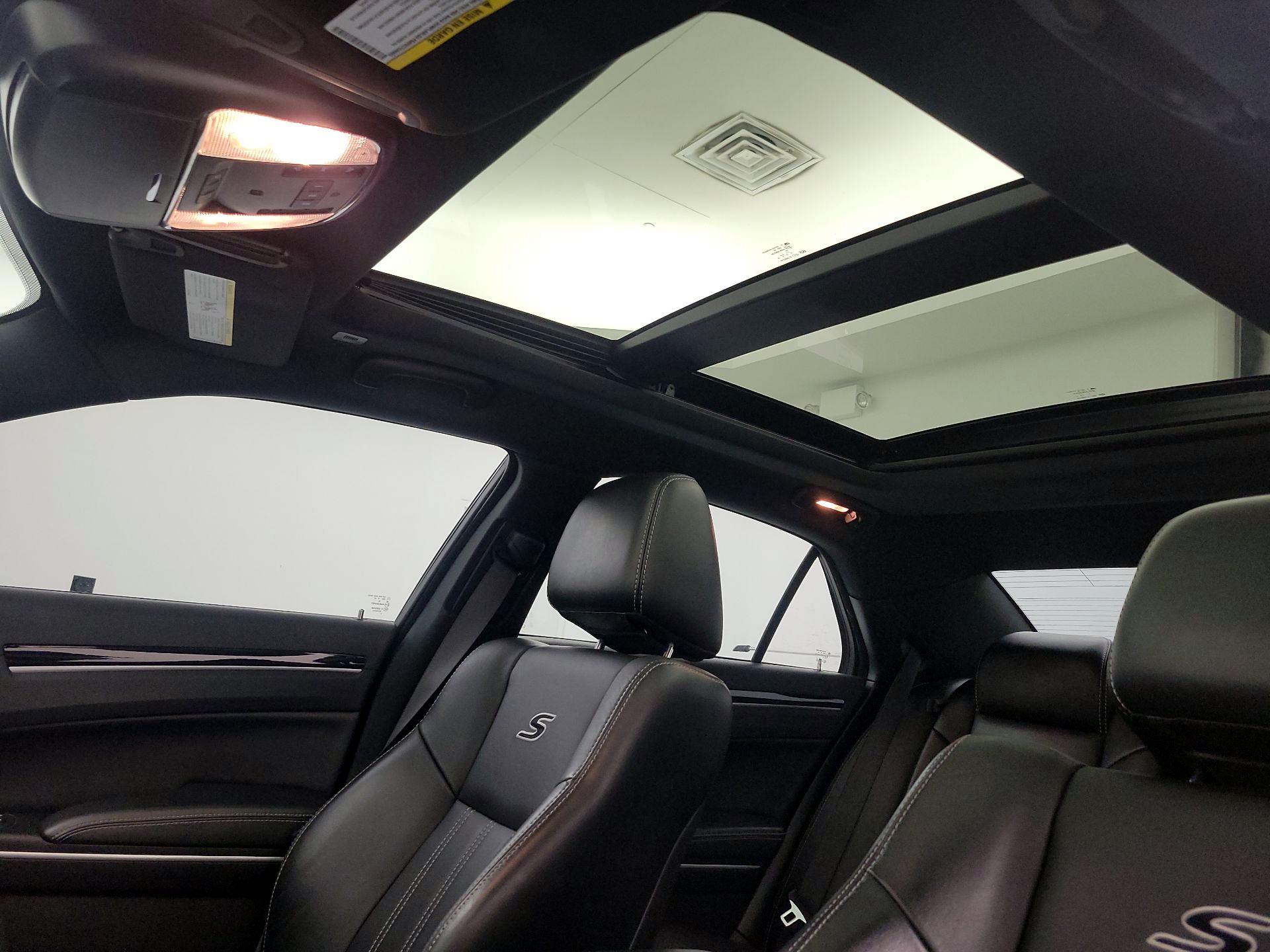 Thumbnail: 2019 Chrysler 300 - 20
