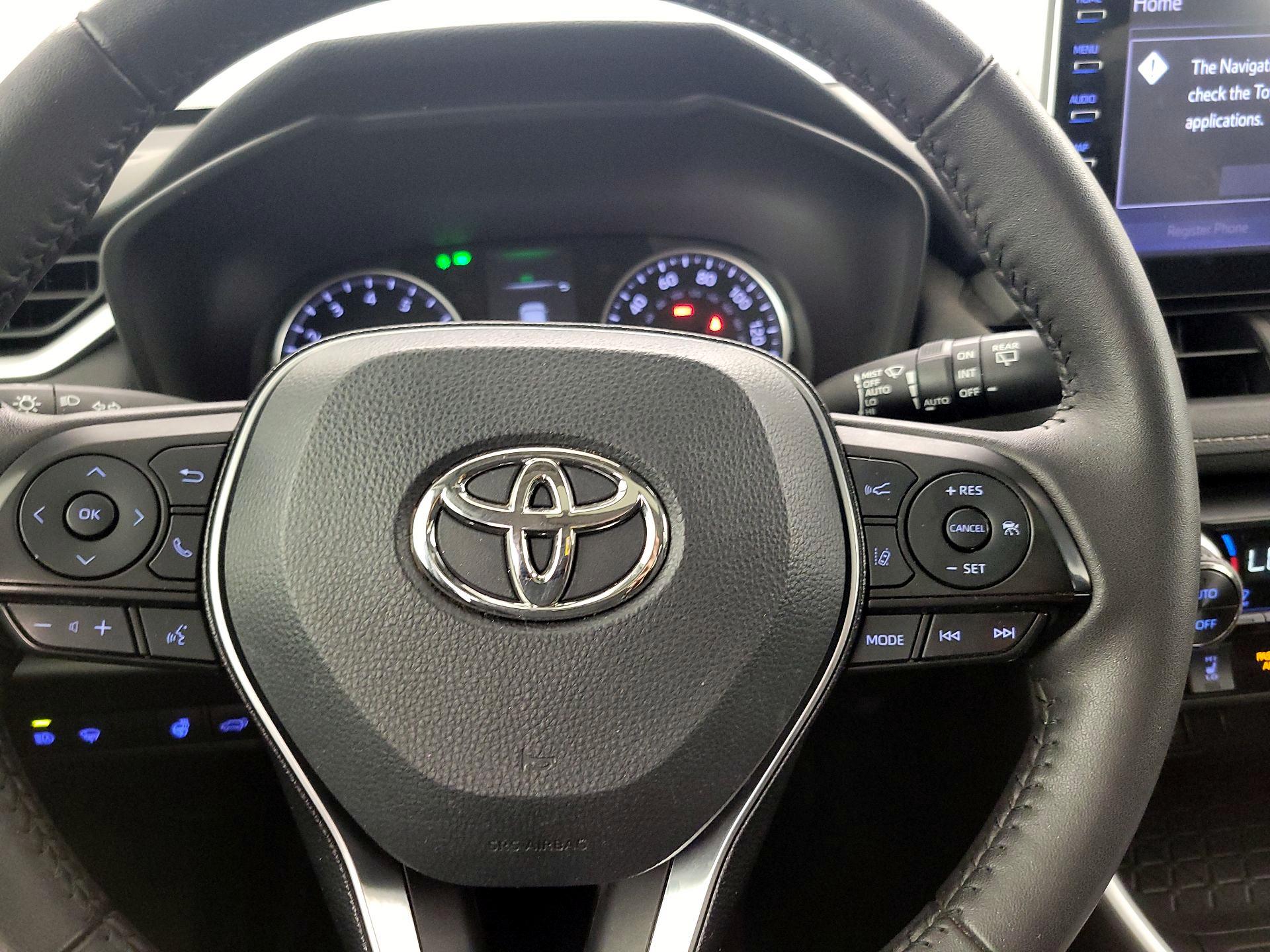 Thumbnail: 2022 Toyota RAV4 - 10