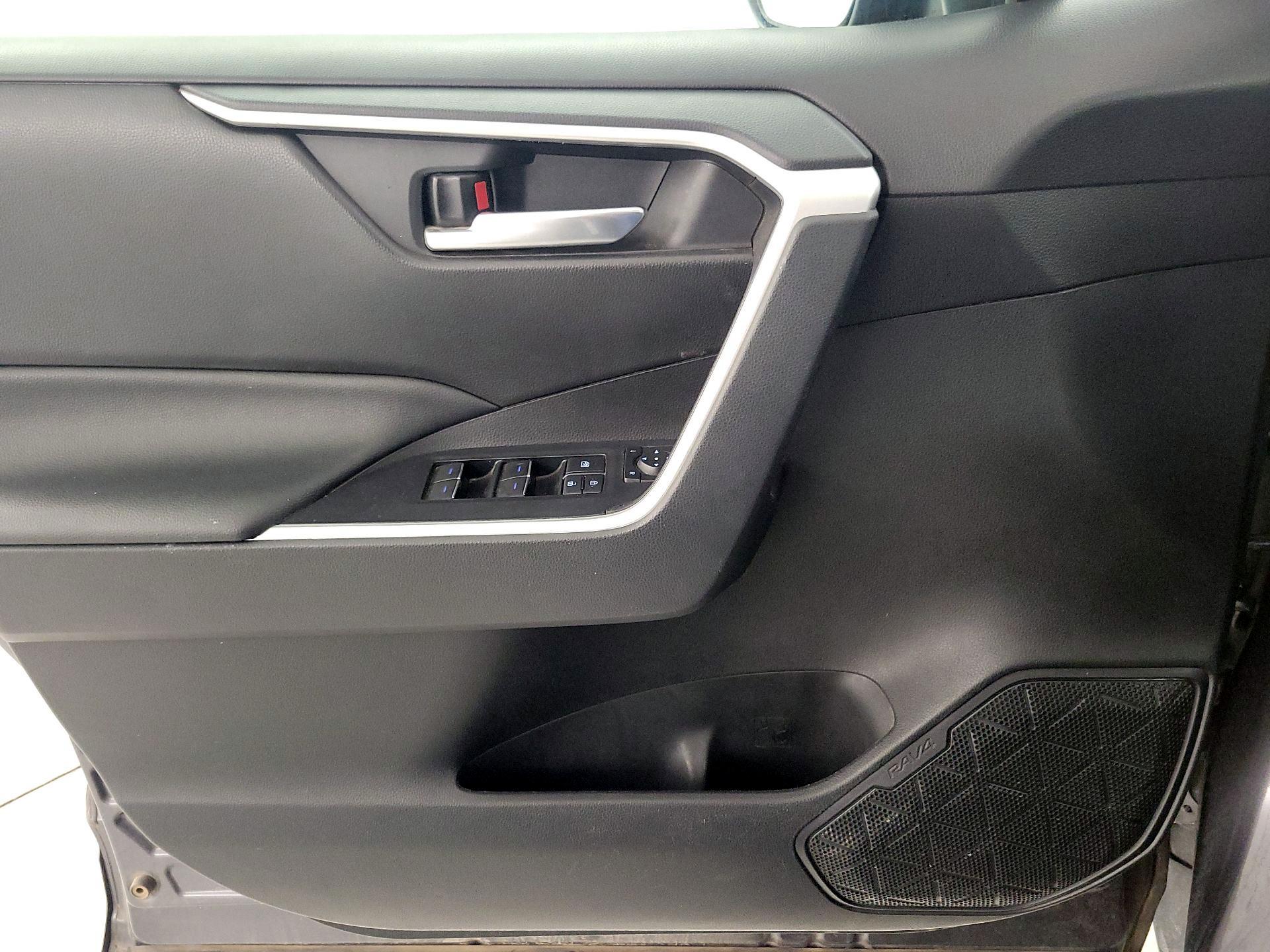 Thumbnail: 2022 Toyota RAV4 - 12