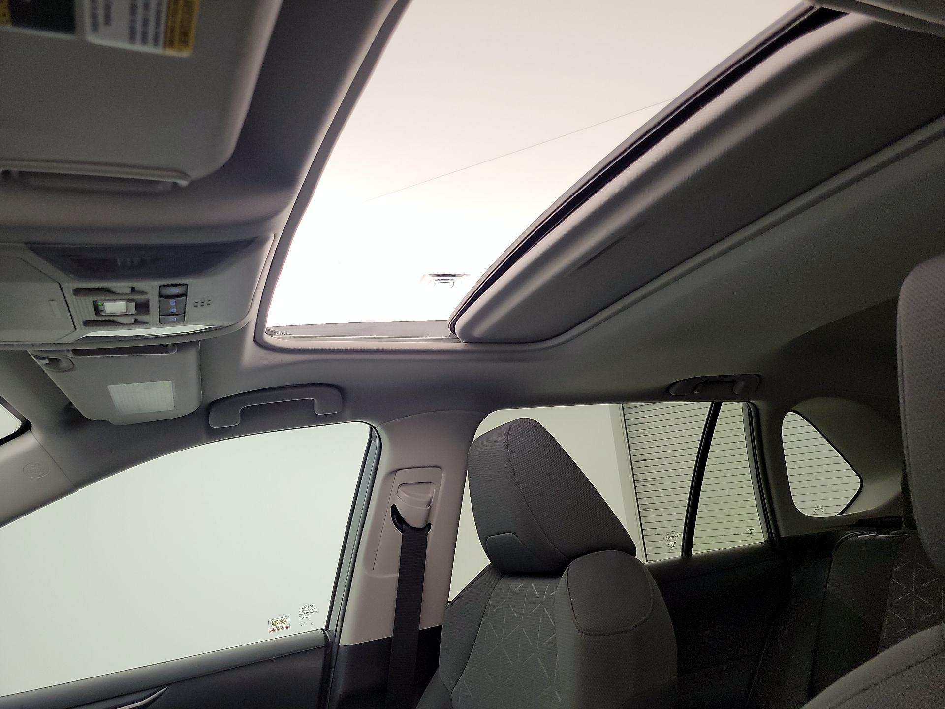 Thumbnail: 2022 Toyota RAV4 - 19