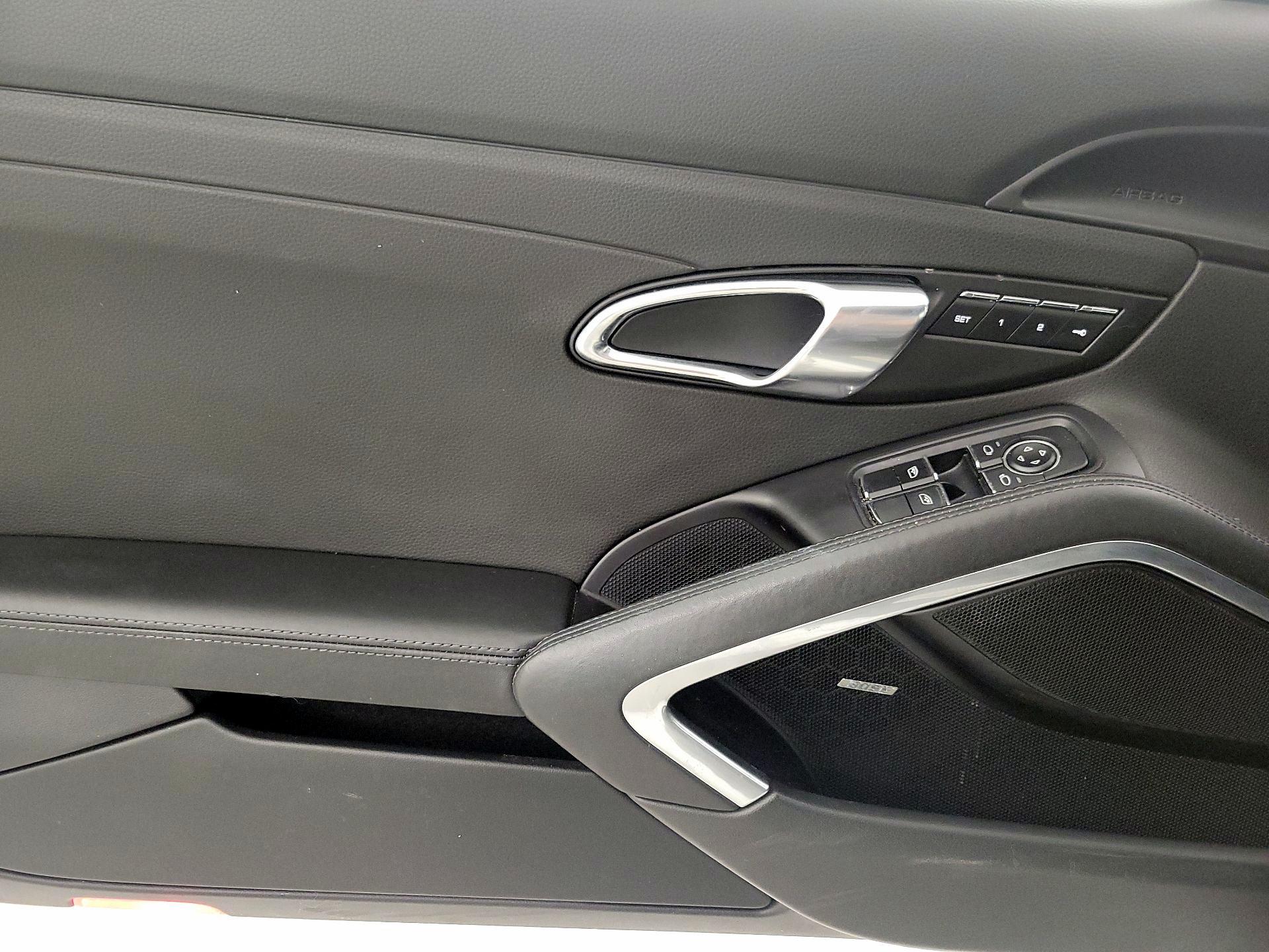 Thumbnail: 2017 Porsche 911 - 12
