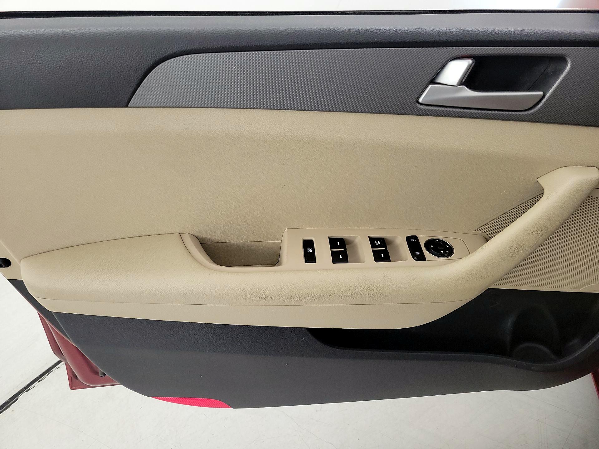 Thumbnail: 2015 Hyundai Sonata - 12