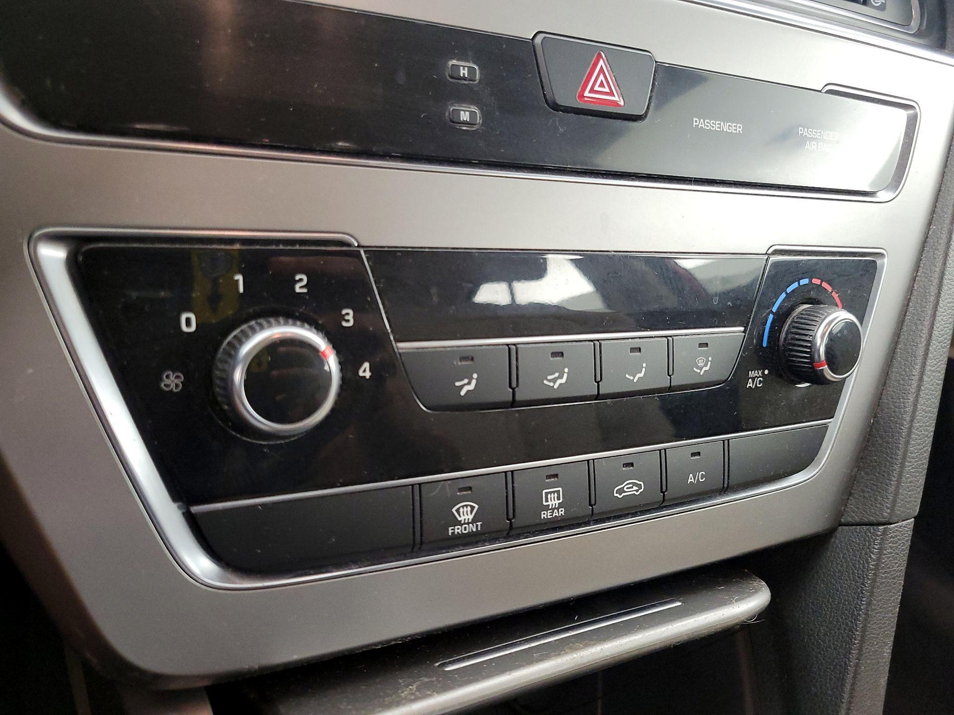 Thumbnail: 2015 Hyundai Sonata - 15