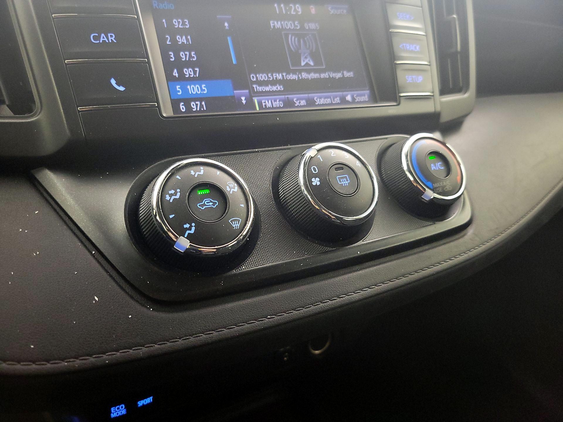 Thumbnail: 2018 Toyota RAV4 - 16