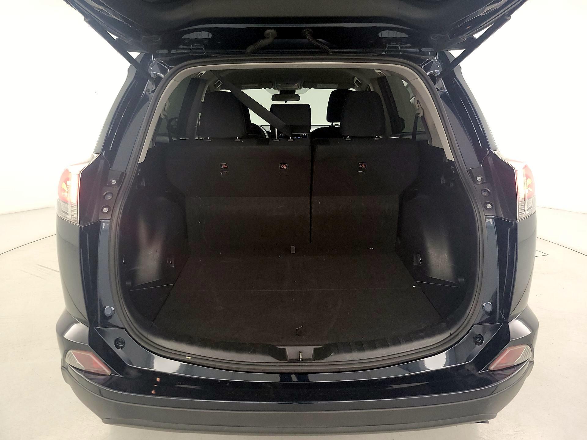 Thumbnail: 2018 Toyota RAV4 - 20