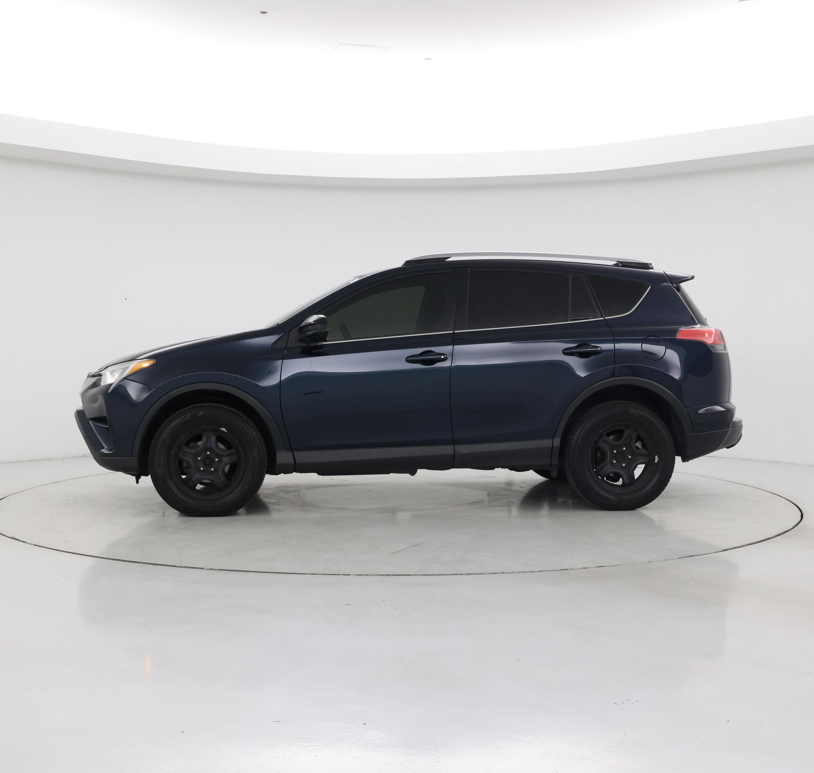 Thumbnail: 2018 Toyota RAV4 - 3