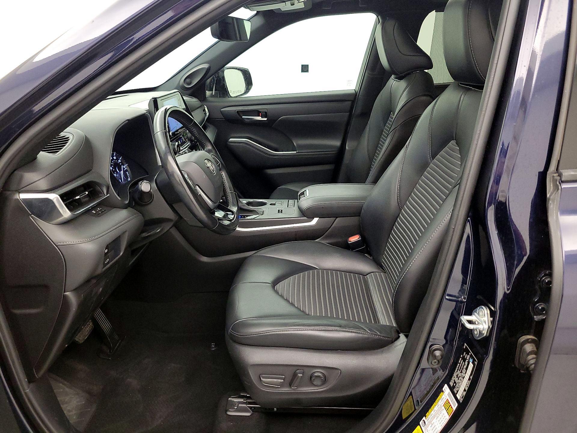 Thumbnail: 2021 Toyota Highlander - 11