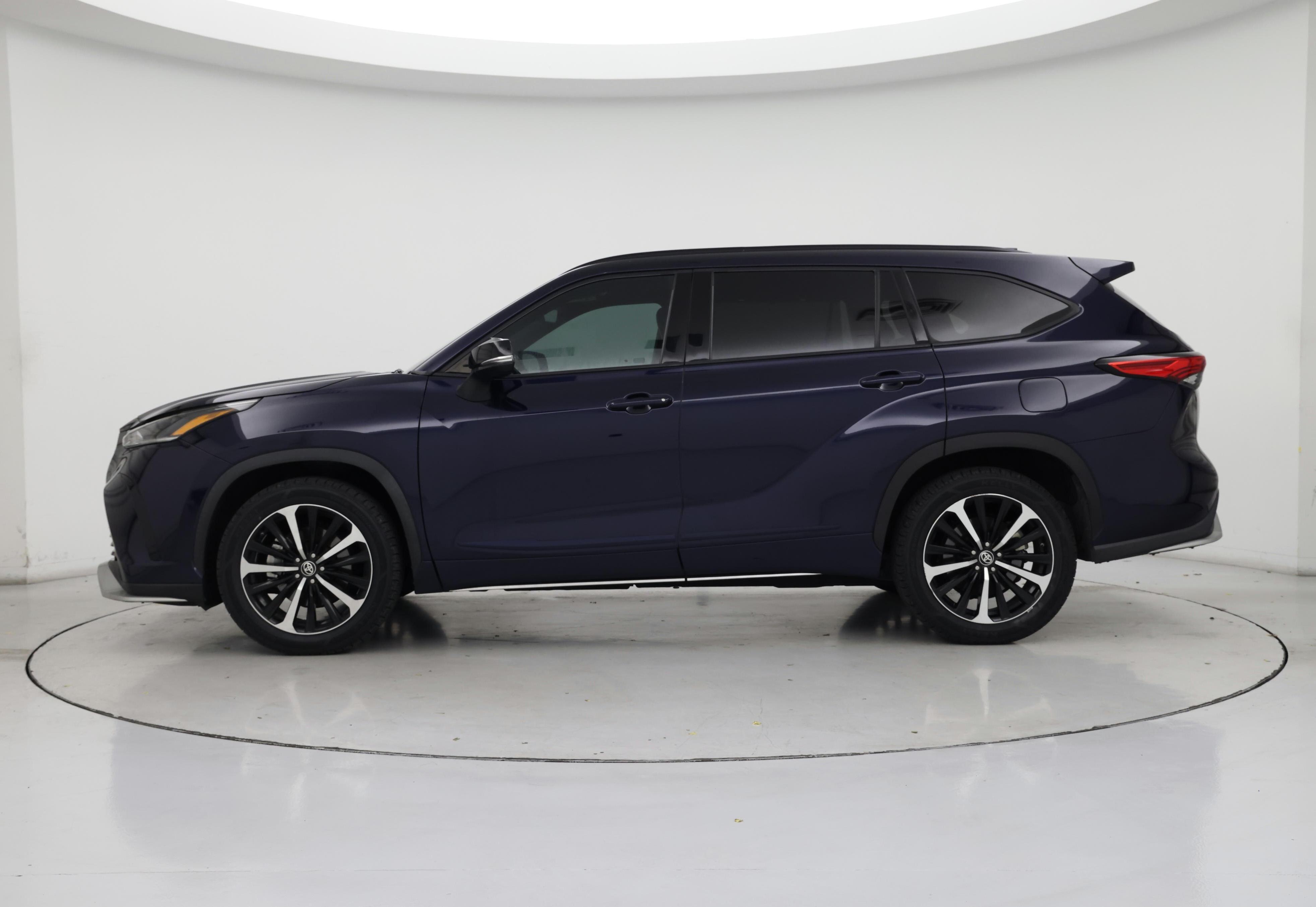 Thumbnail: 2021 Toyota Highlander - 3