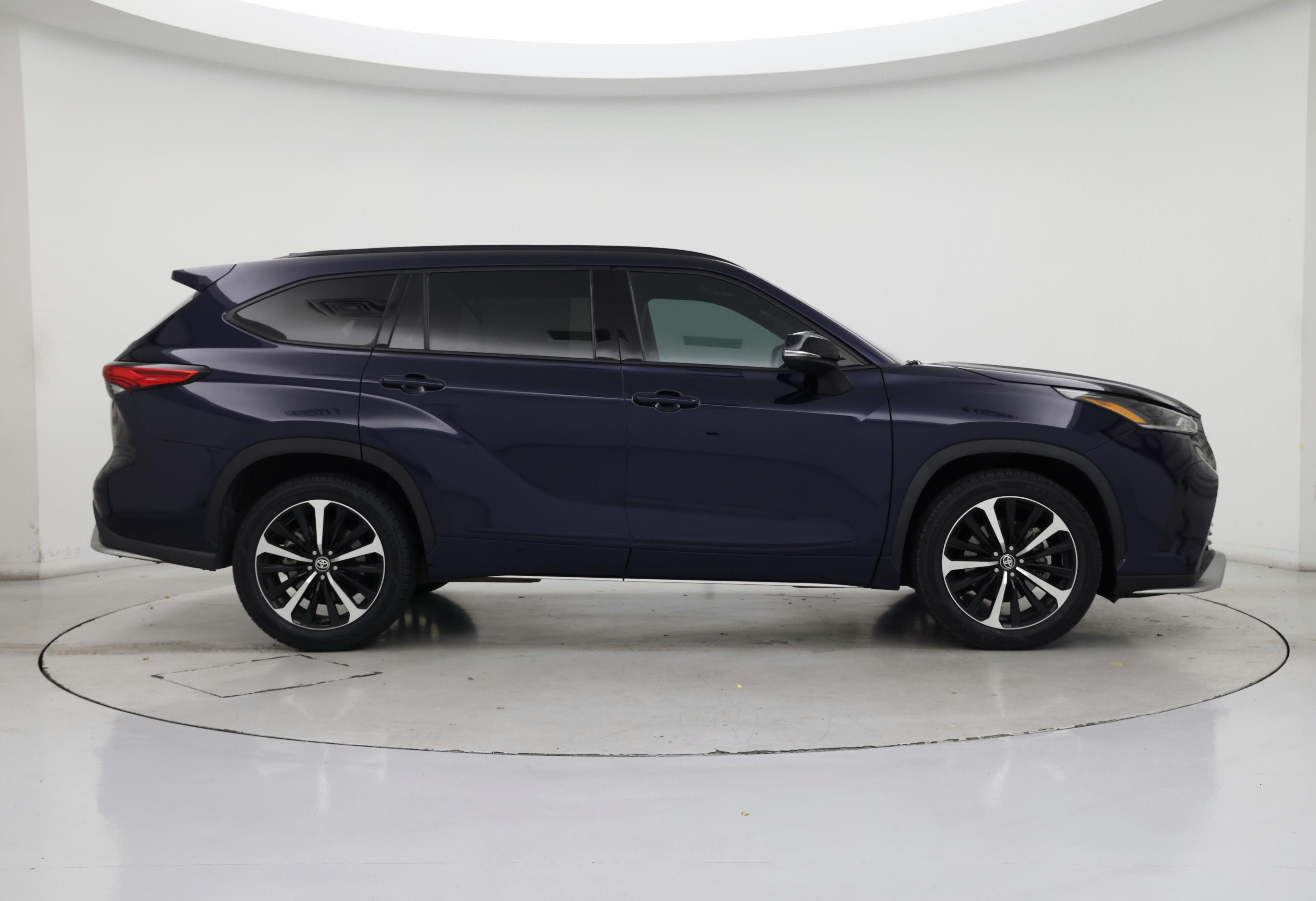 Thumbnail: 2021 Toyota Highlander - 7