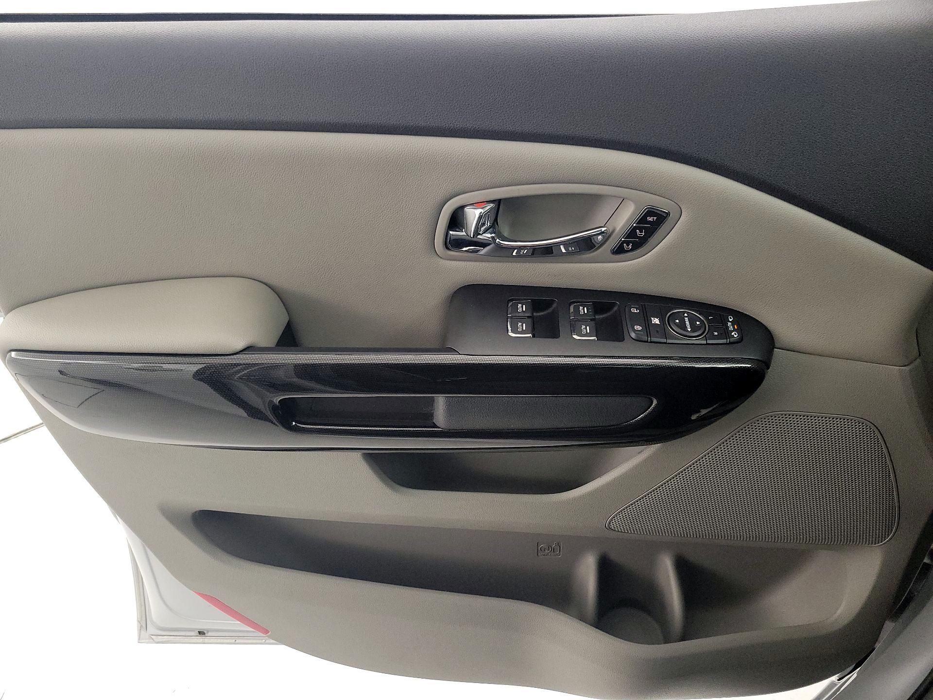 Thumbnail: 2017 Kia Sedona - 12