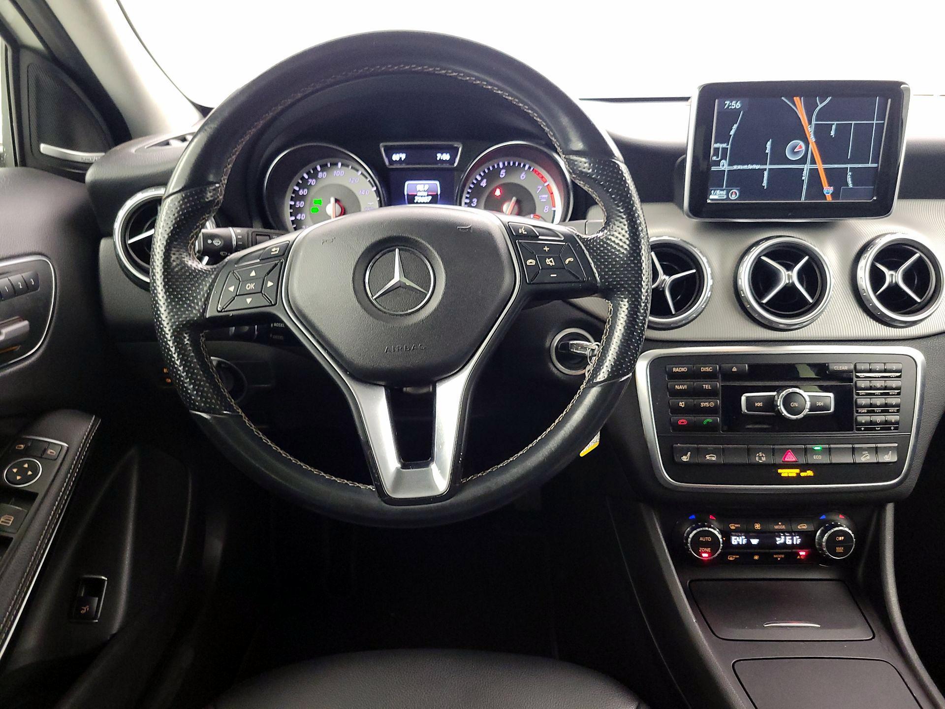Thumbnail: 2015 Mercedes-Benz GLA - 10