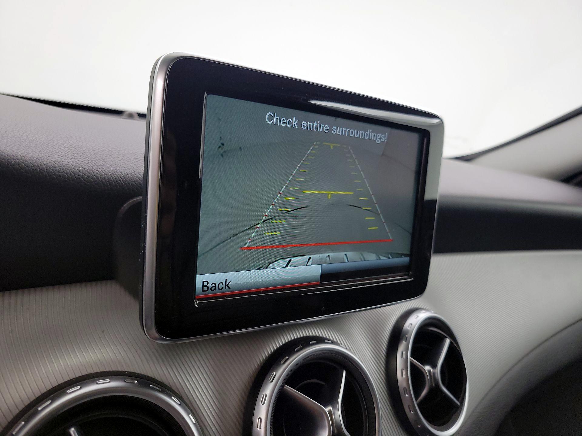 Thumbnail: 2015 Mercedes-Benz GLA - 15