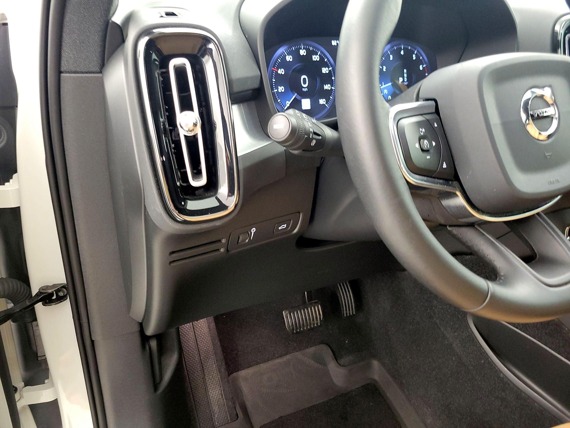 Thumbnail: 2019 Volvo XC40 - 13