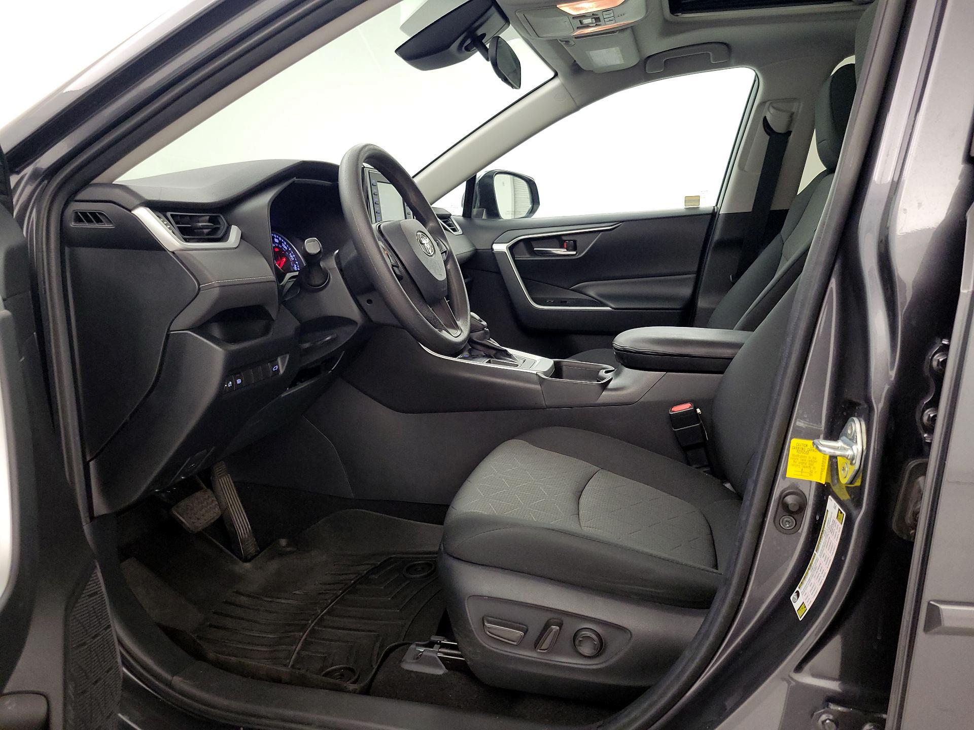 Thumbnail: 2019 Toyota RAV4 - 11