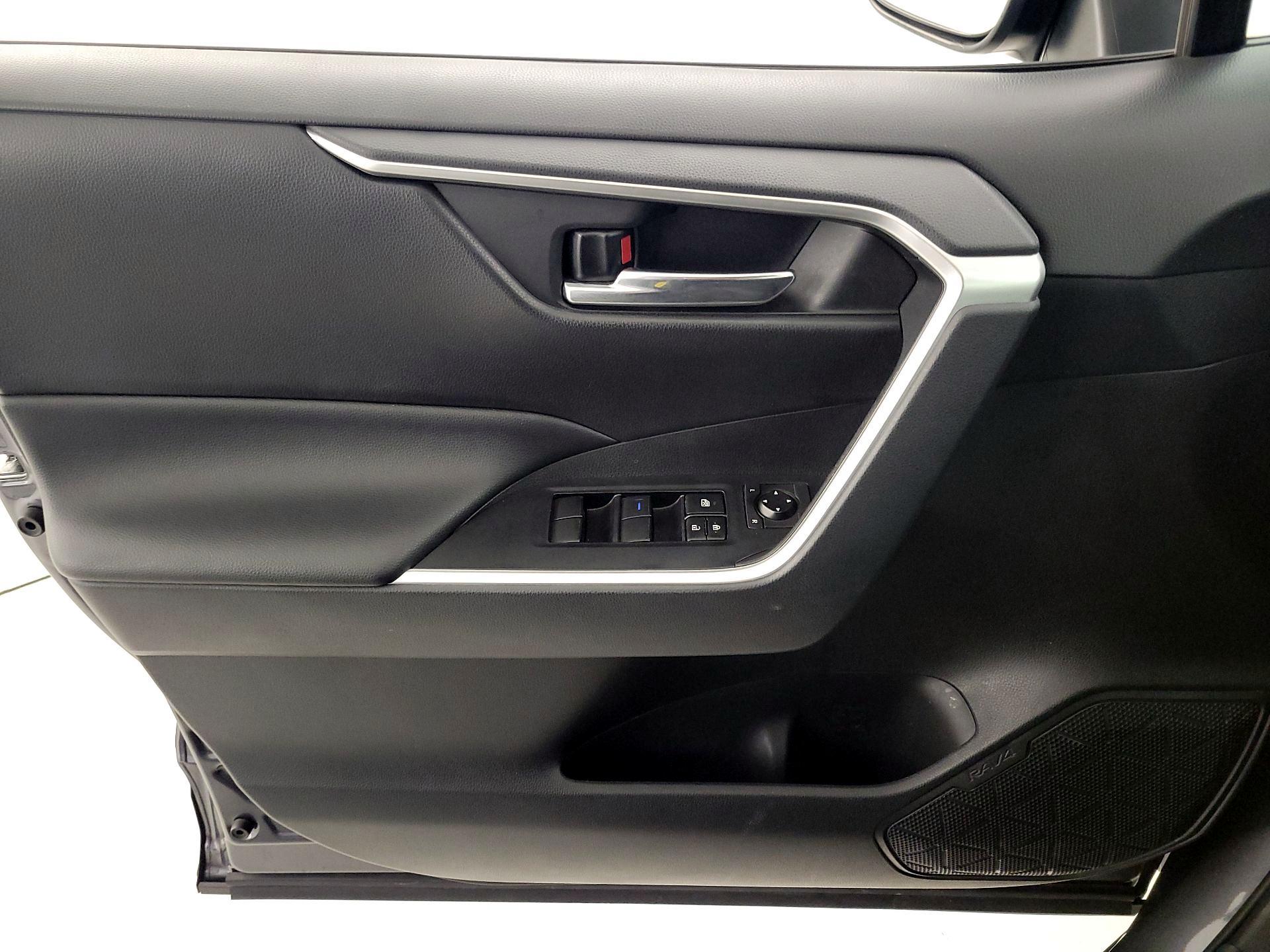 Thumbnail: 2019 Toyota RAV4 - 12