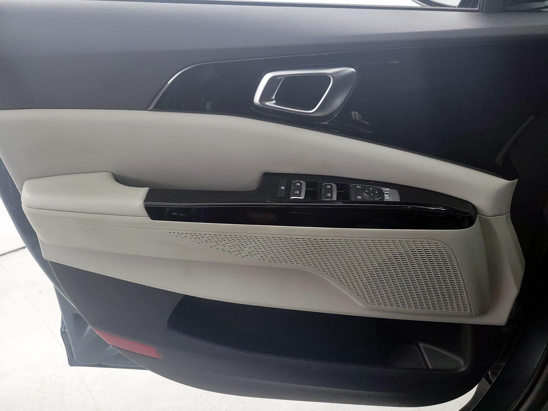 Thumbnail: 2022 Kia Carnival - 12
