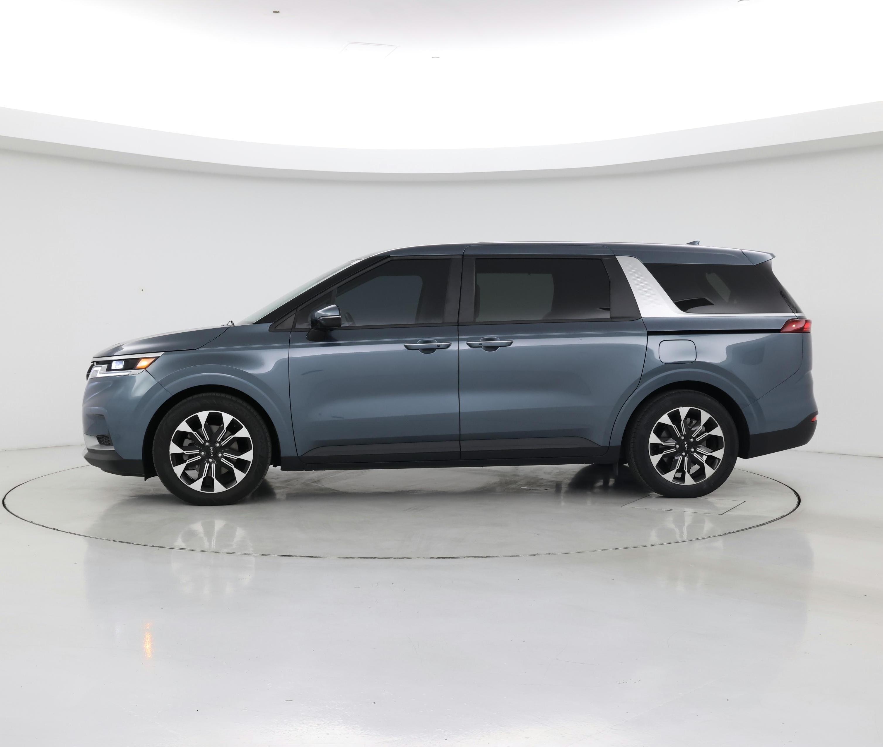 Thumbnail: 2022 Kia Carnival - 3