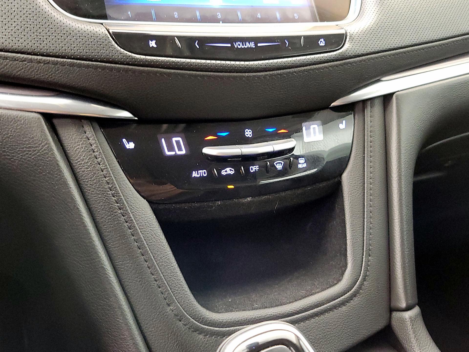 Thumbnail: 2018 Cadillac XT5 - 17