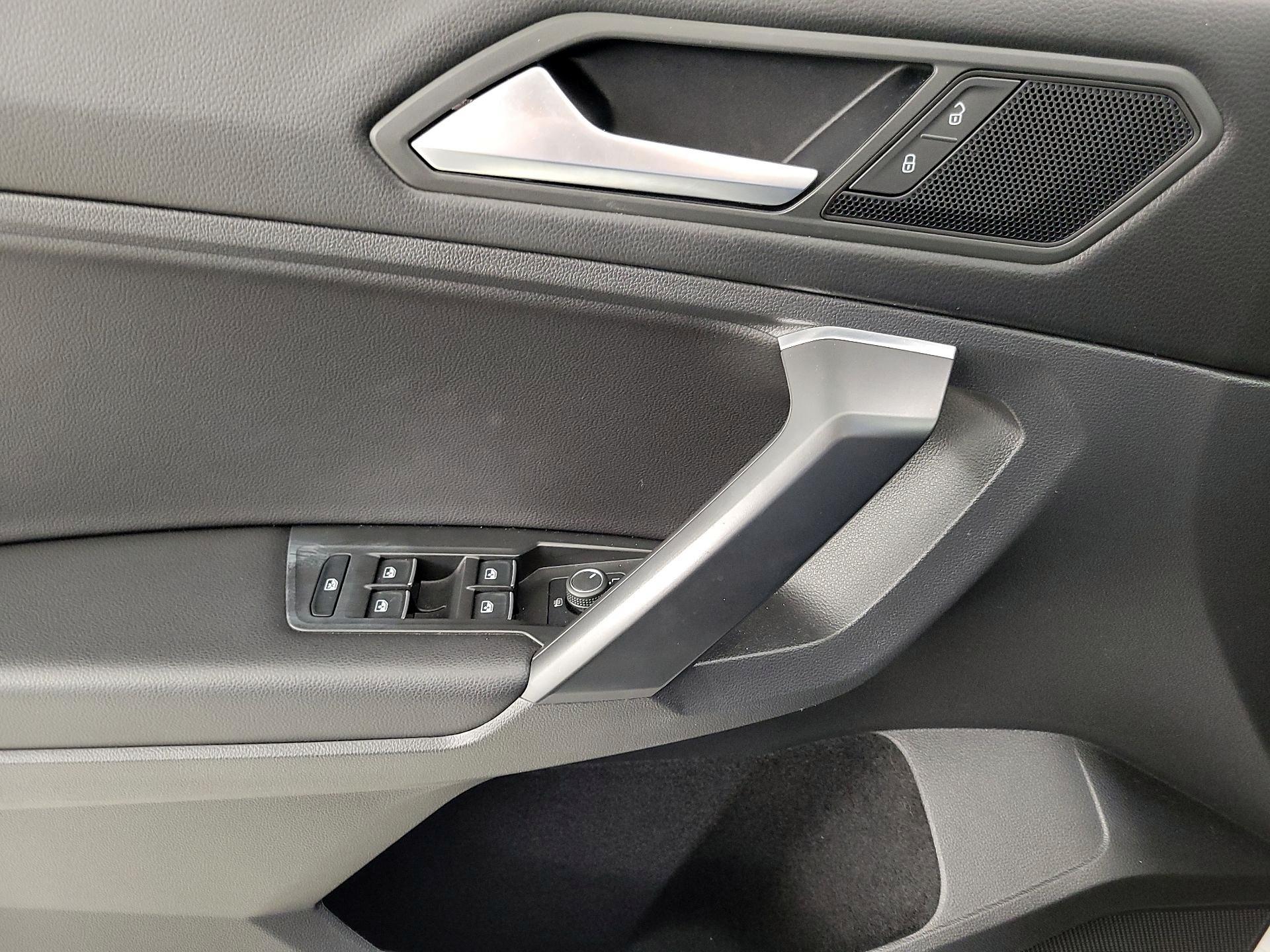 Thumbnail: 2021 Volkswagen Tiguan - 12