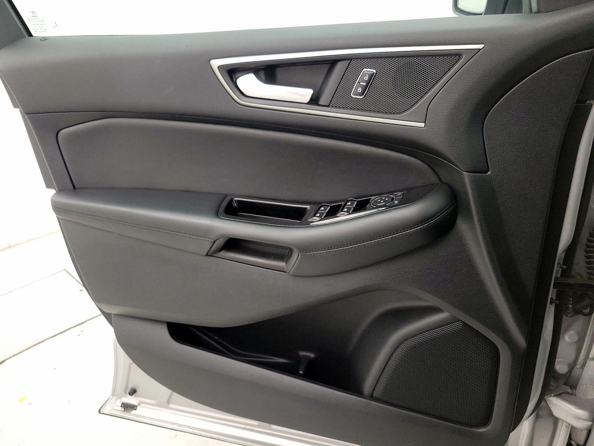 Thumbnail: 2016 Ford Edge - 12