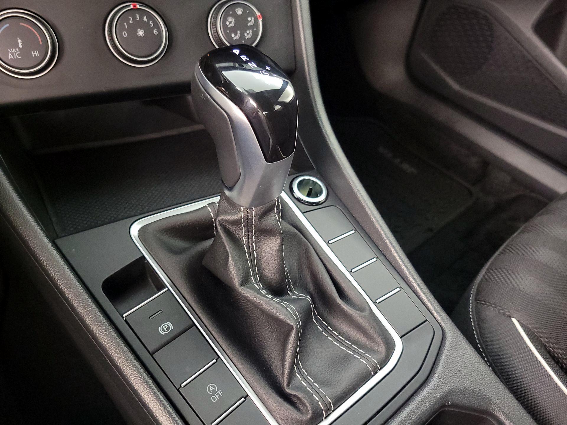 Thumbnail: 2024 Volkswagen Jetta - 17