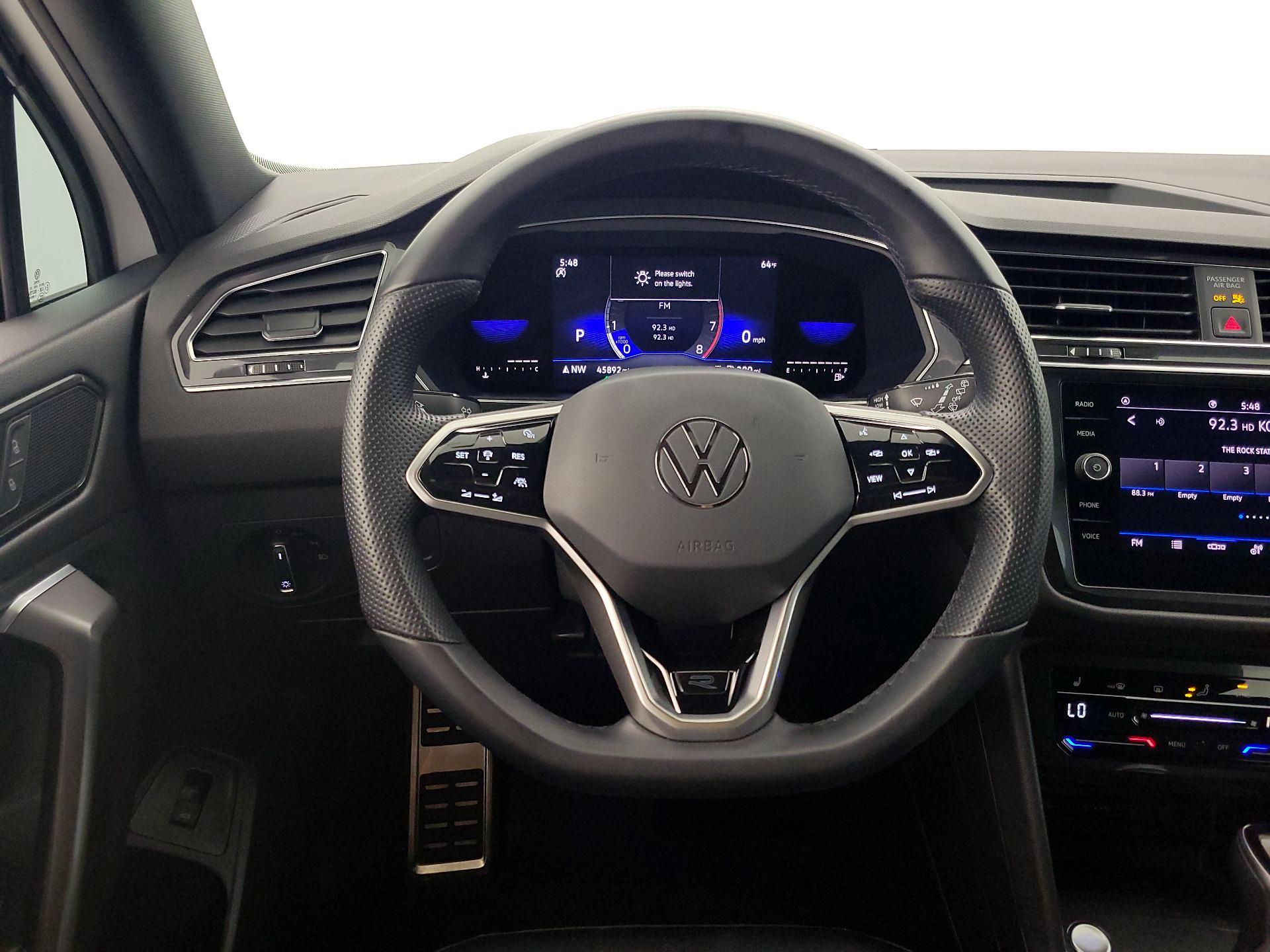 Thumbnail: 2022 Volkswagen Tiguan - 10