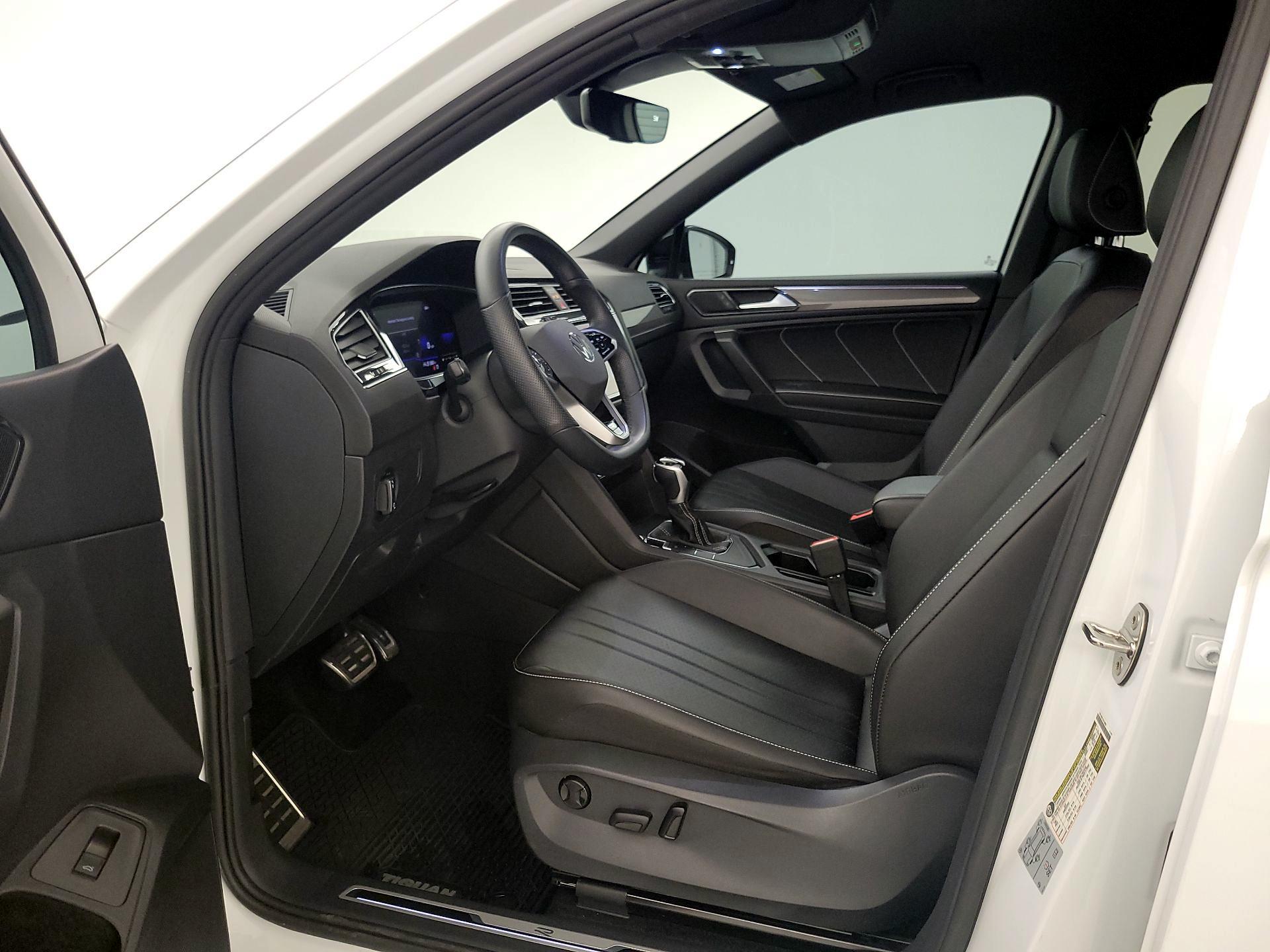 Thumbnail: 2022 Volkswagen Tiguan - 11
