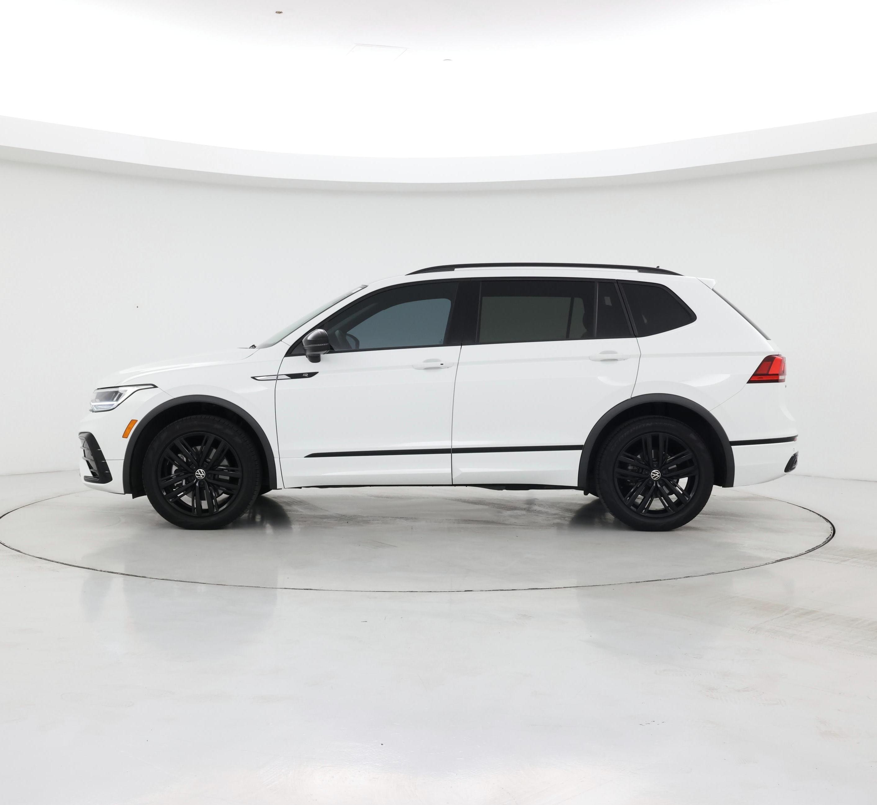 Thumbnail: 2022 Volkswagen Tiguan - 3