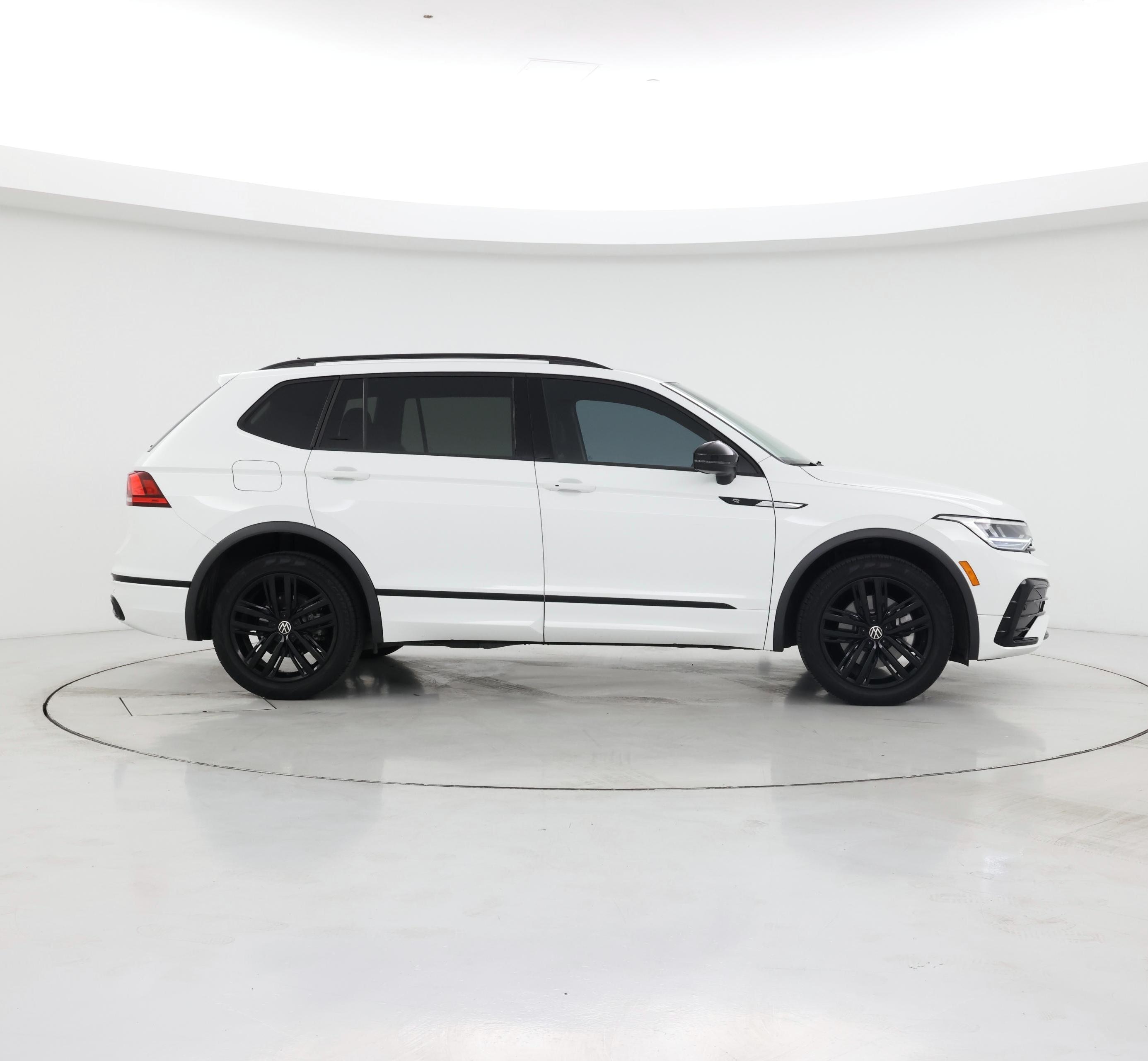 Thumbnail: 2022 Volkswagen Tiguan - 7