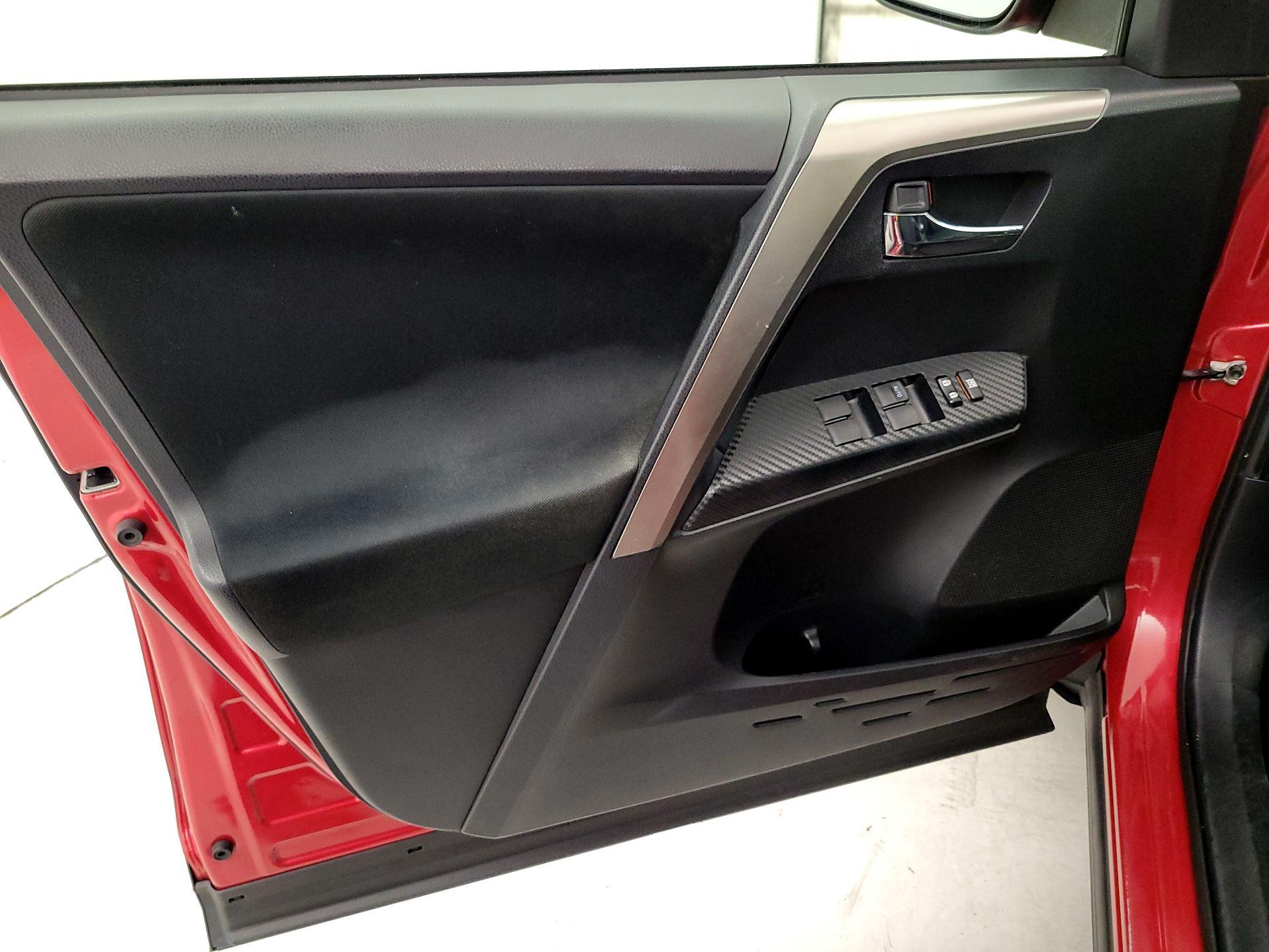 Thumbnail: 2014 Toyota RAV4 - 12