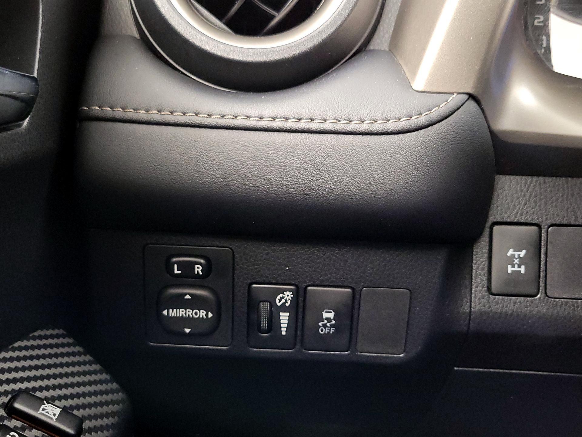 Thumbnail: 2014 Toyota RAV4 - 13