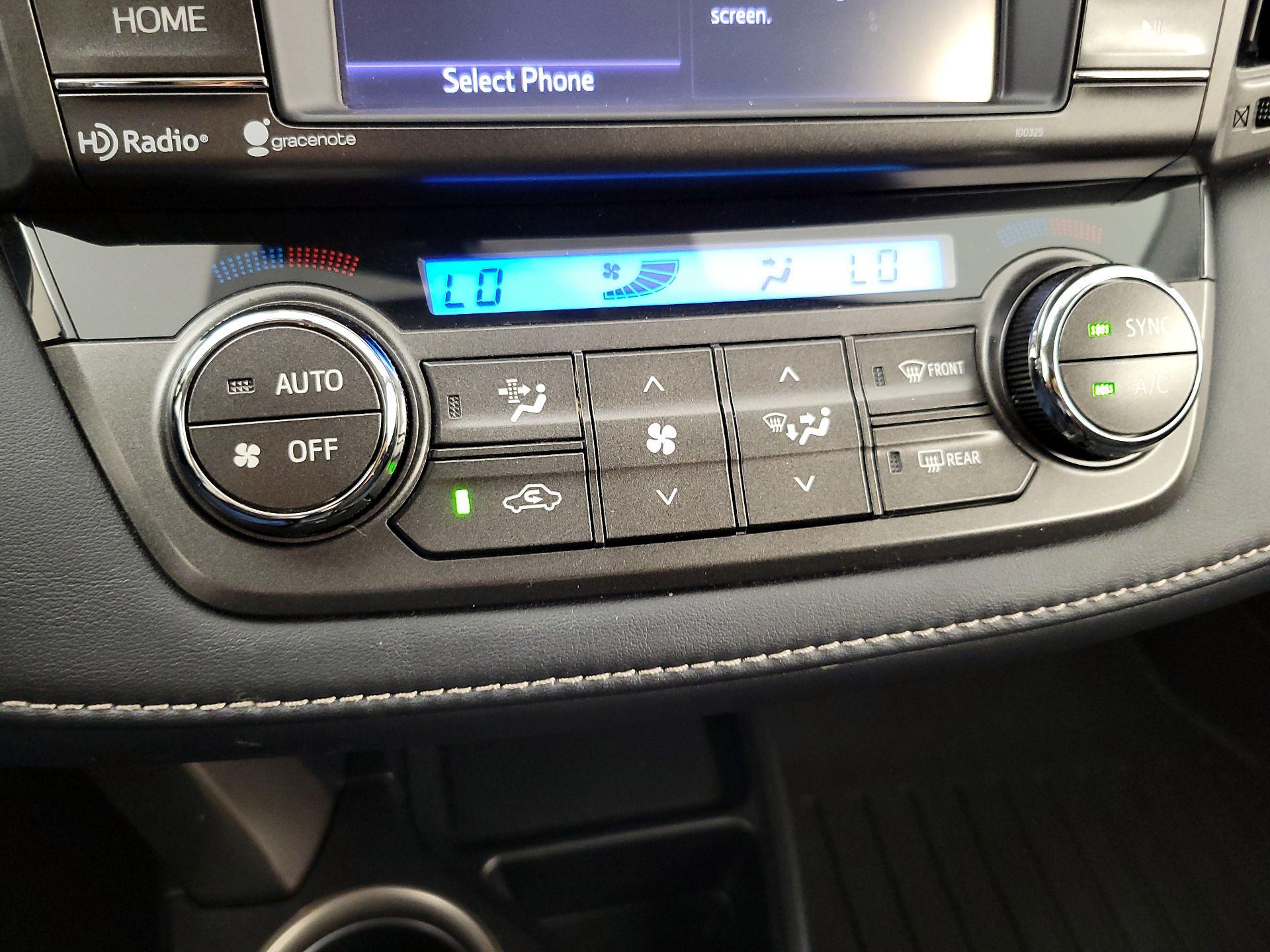Thumbnail: 2014 Toyota RAV4 - 16