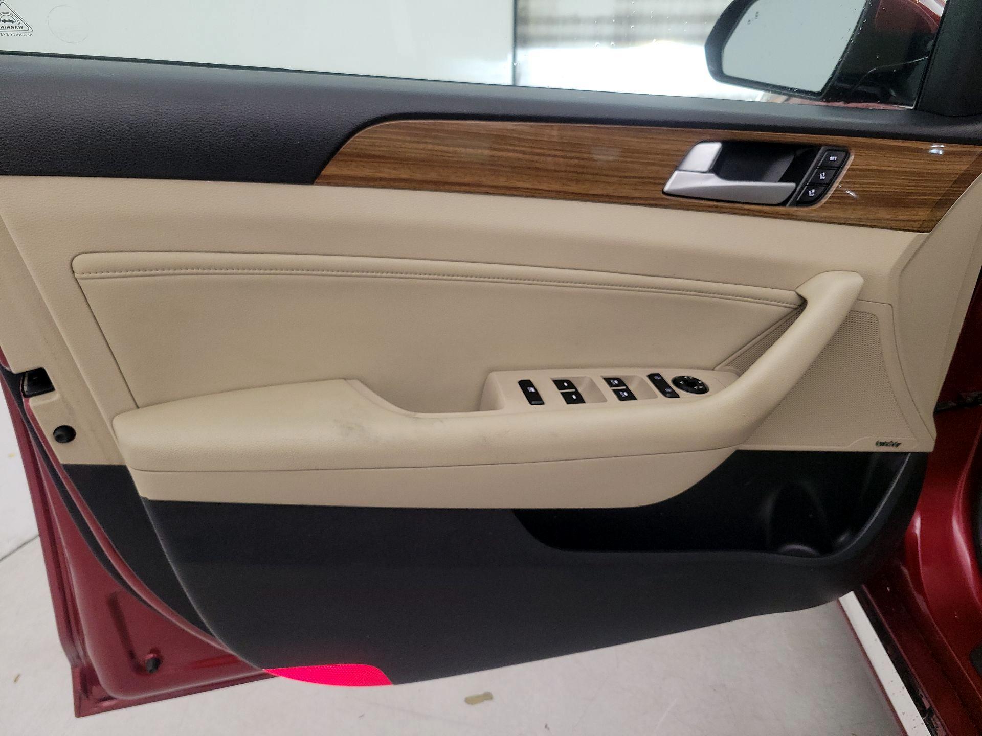 Thumbnail: 2015 Hyundai Sonata - 12