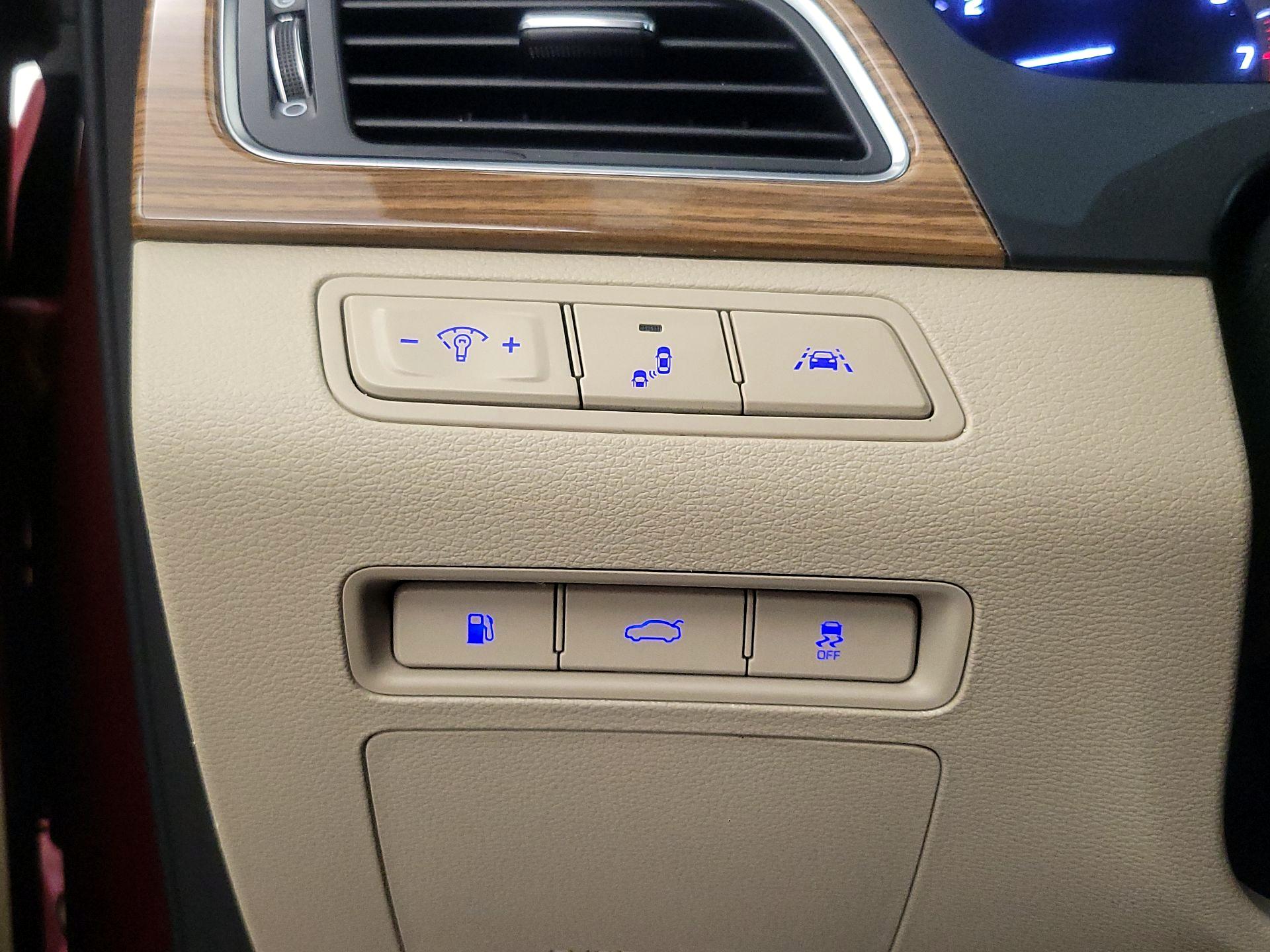 Thumbnail: 2015 Hyundai Sonata - 13