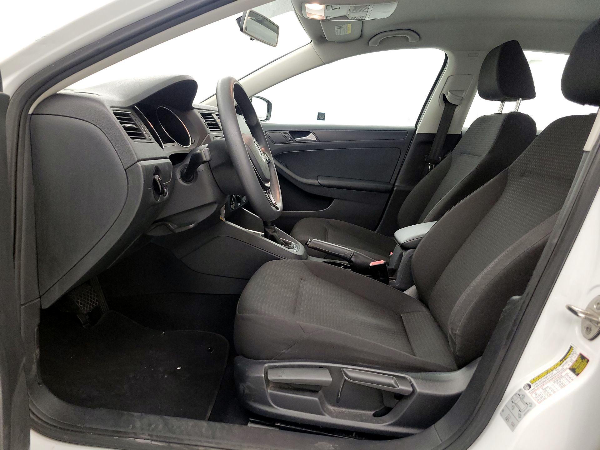 Thumbnail: 2016 Volkswagen Jetta - 11