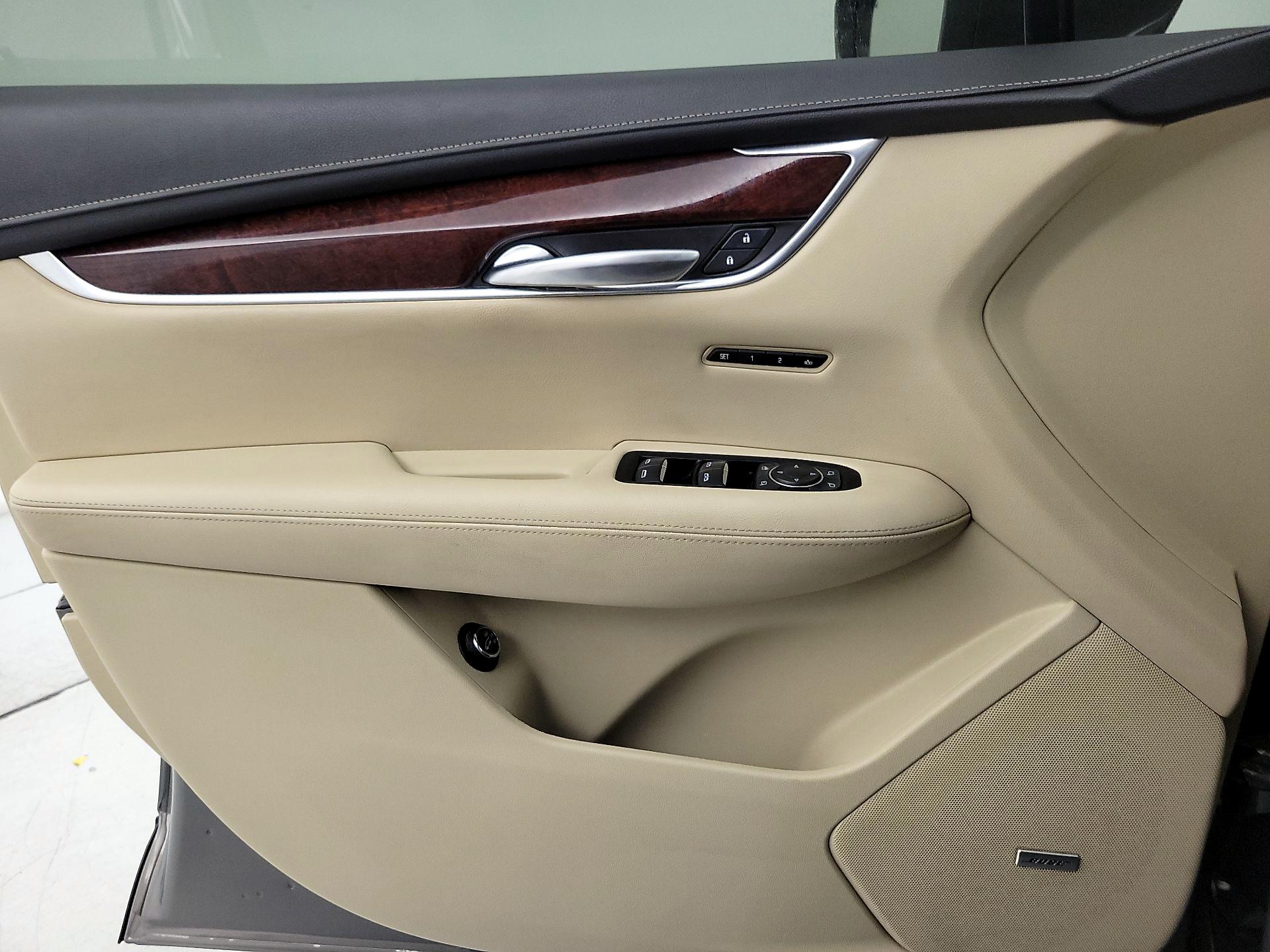 Thumbnail: 2017 Cadillac XT5 - 12