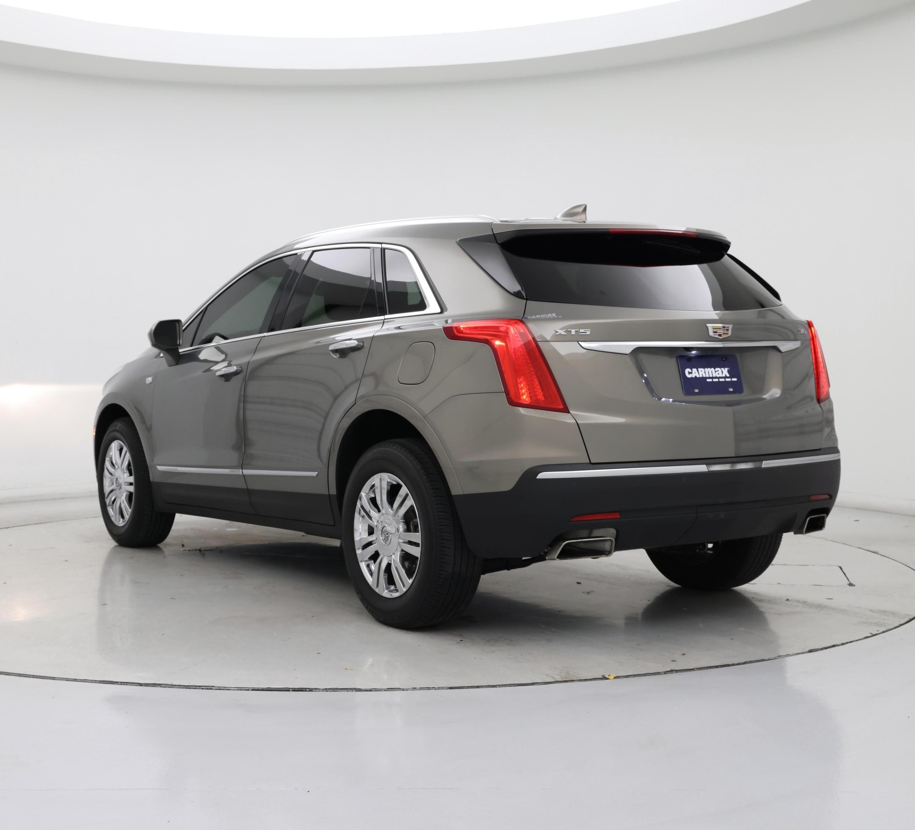 Thumbnail: 2017 Cadillac XT5 - 2