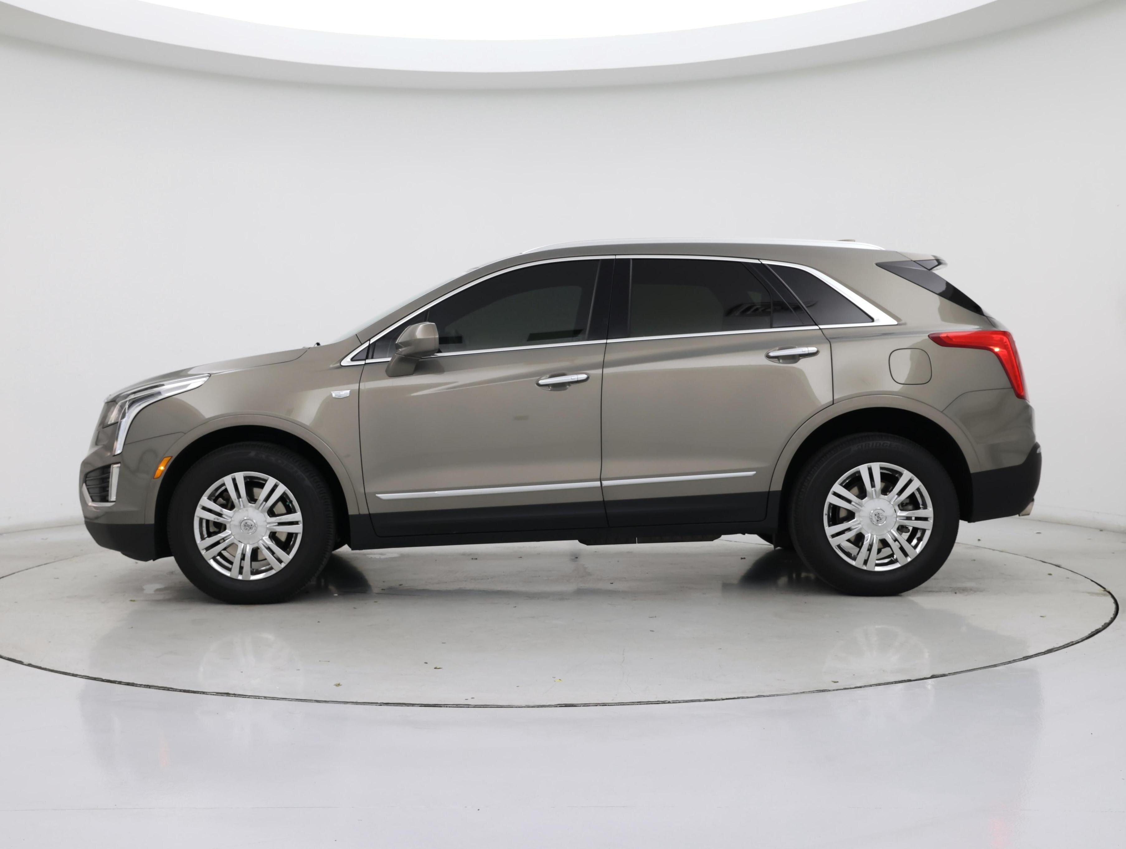 Thumbnail: 2017 Cadillac XT5 - 3