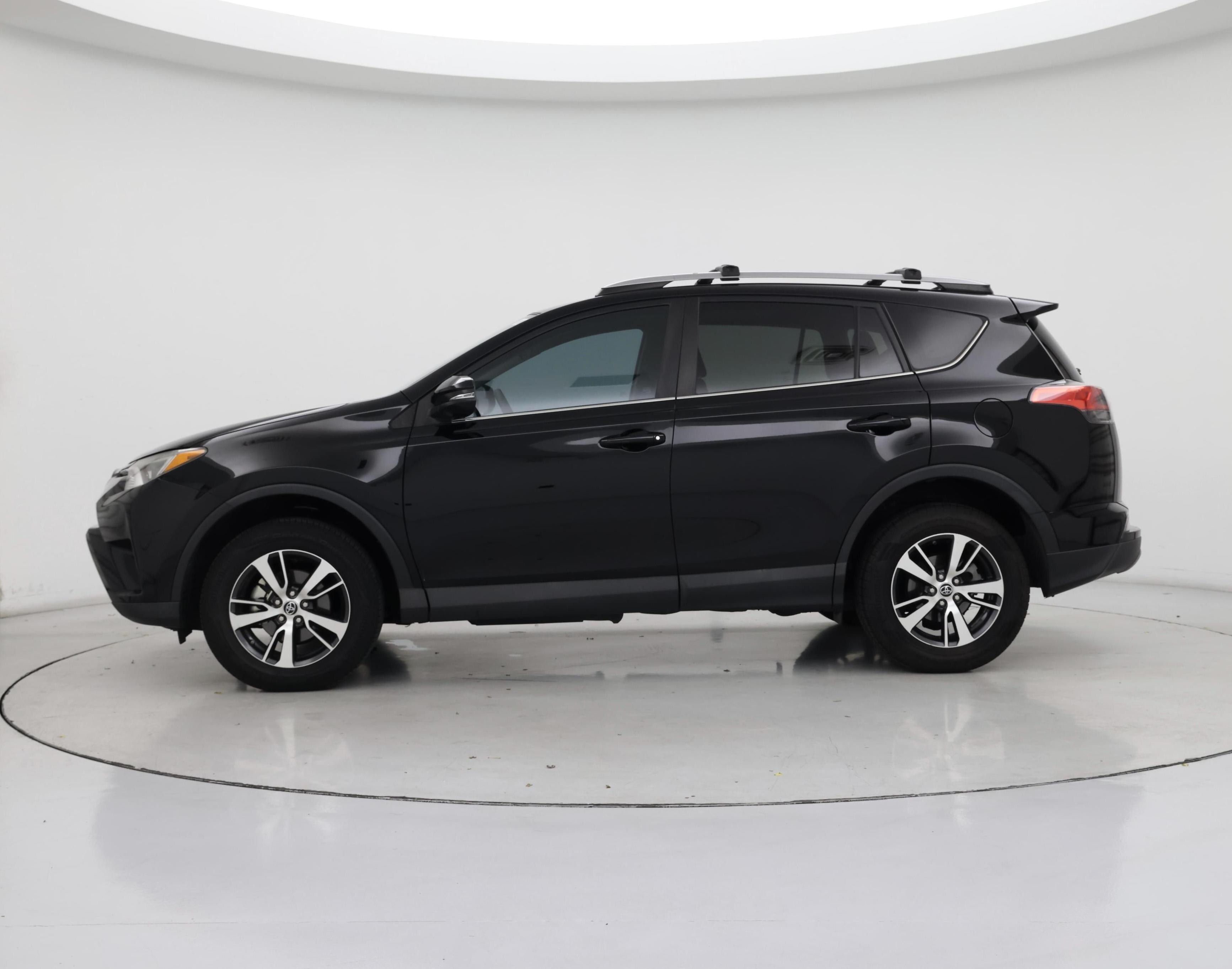 Thumbnail: 2017 Toyota RAV4 - 3