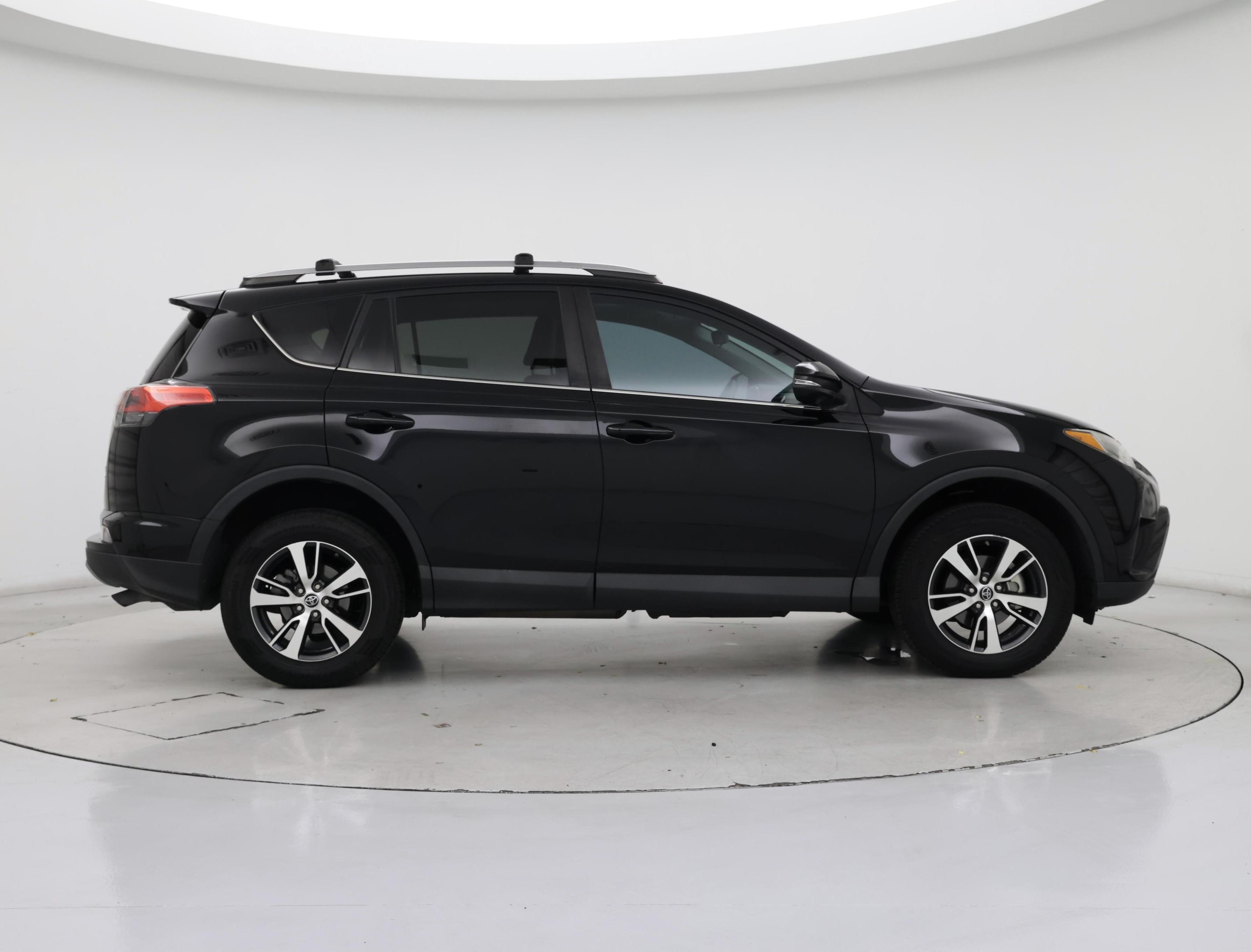 Thumbnail: 2017 Toyota RAV4 - 7