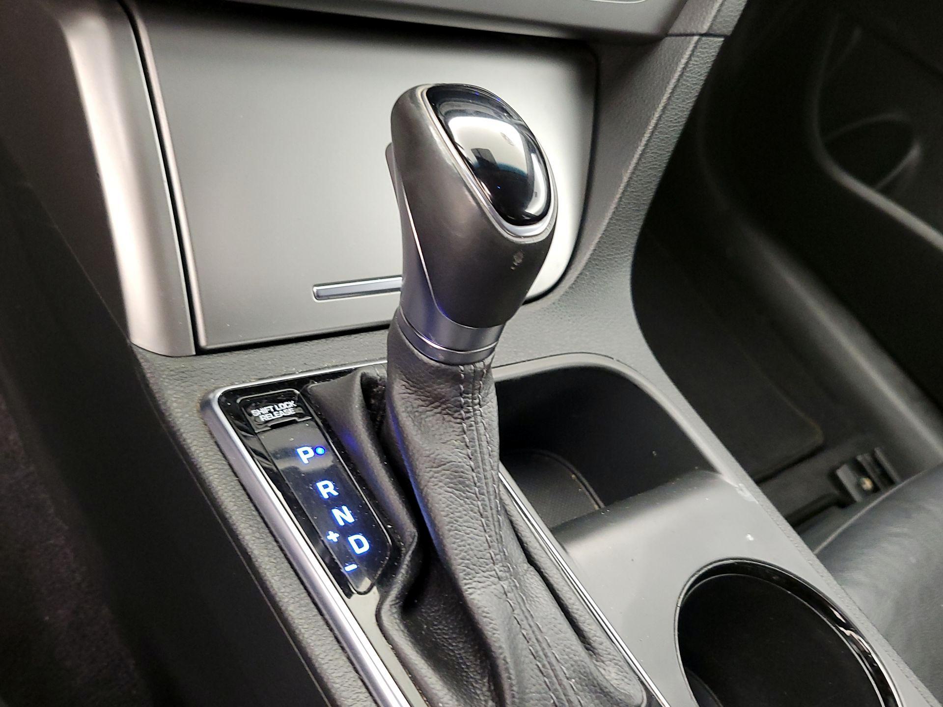 Thumbnail: 2015 Hyundai Sonata - 18