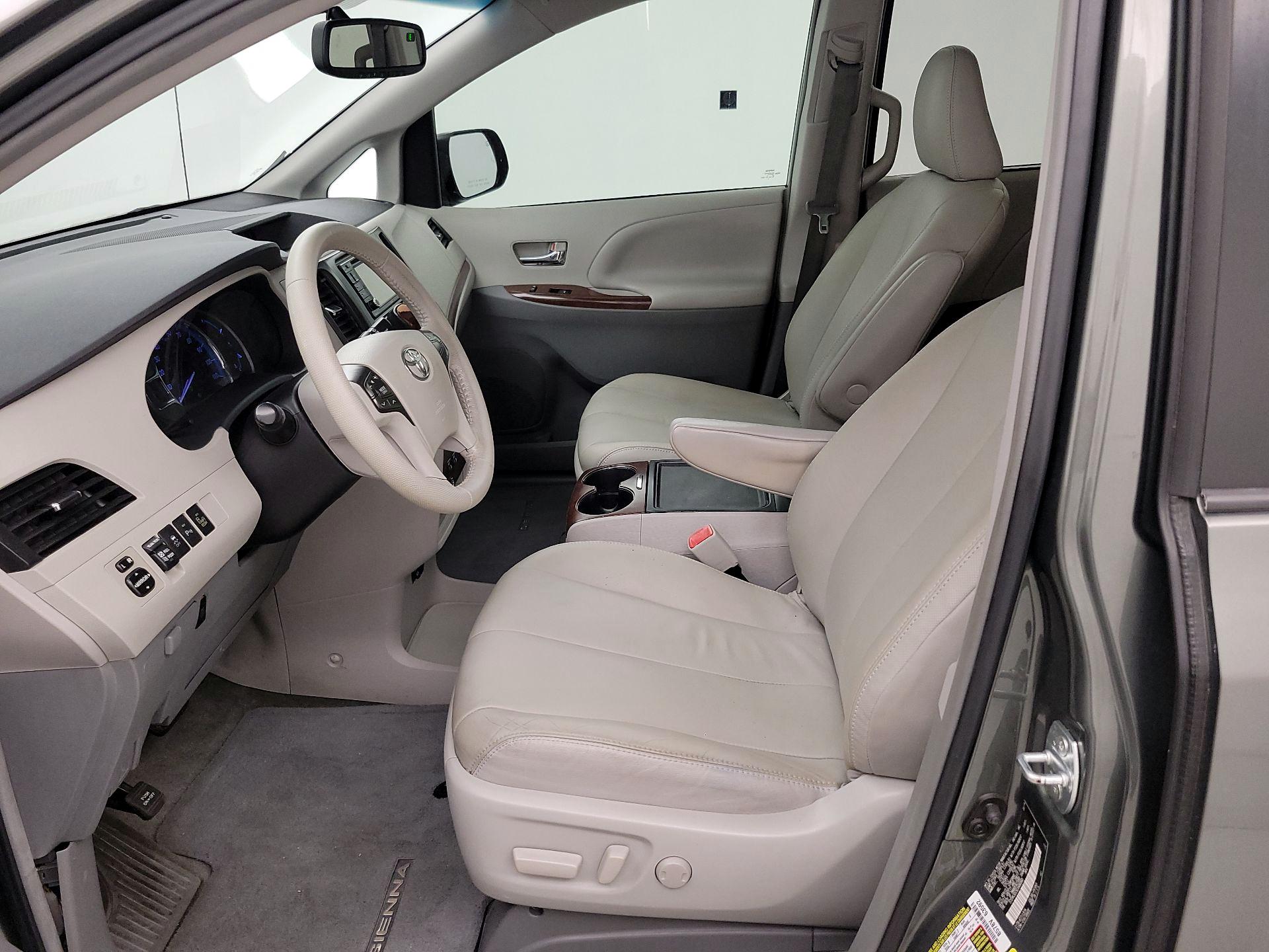 Thumbnail: 2014 Toyota Sienna - 11