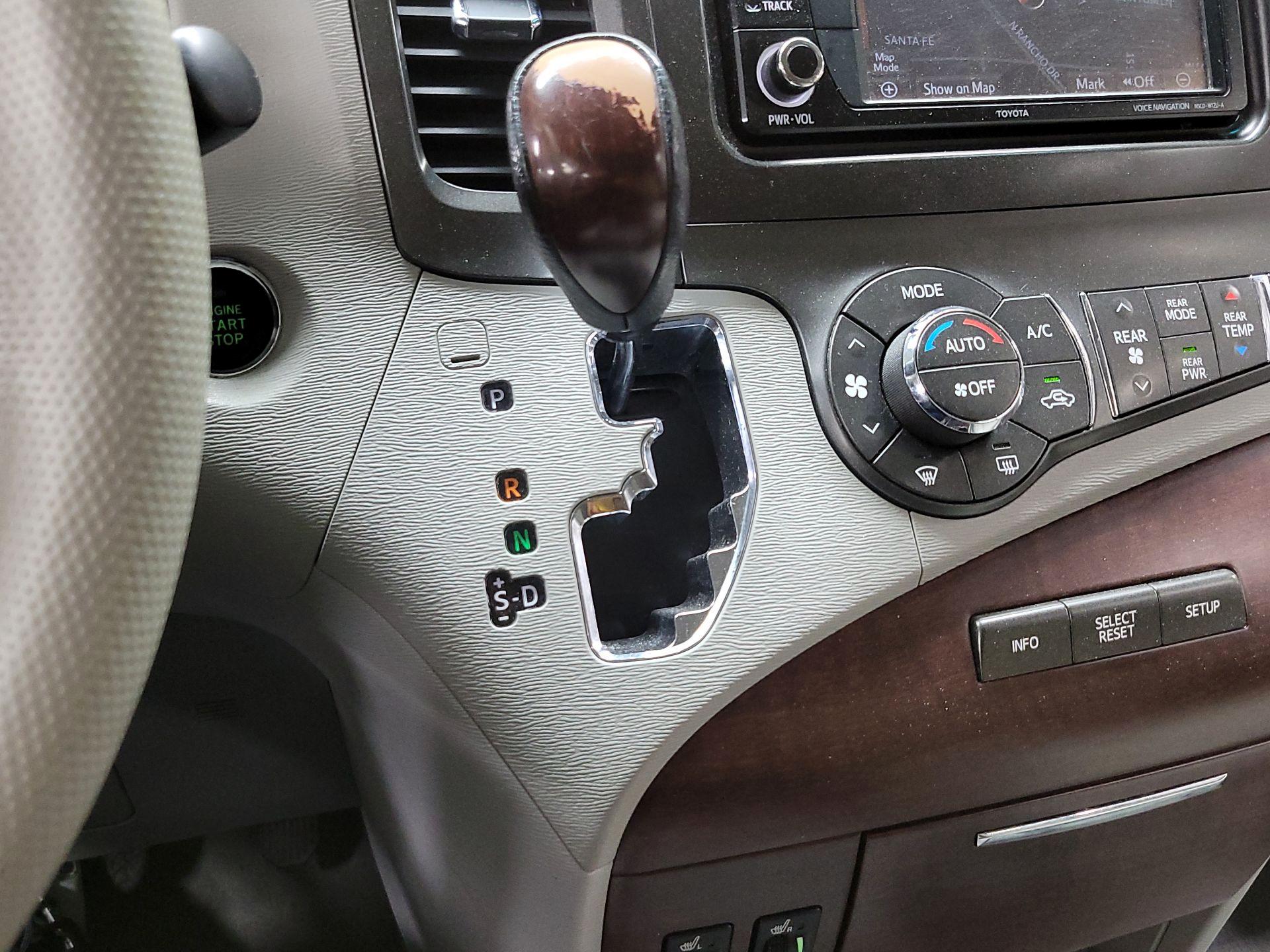 Thumbnail: 2014 Toyota Sienna - 18