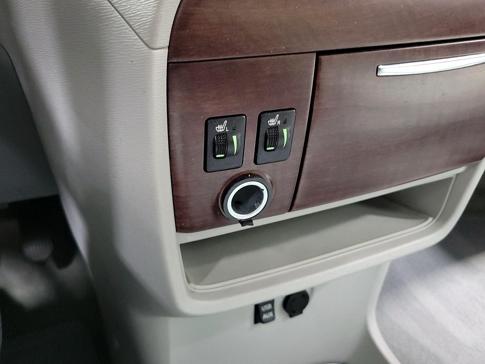 Thumbnail: 2014 Toyota Sienna - 19