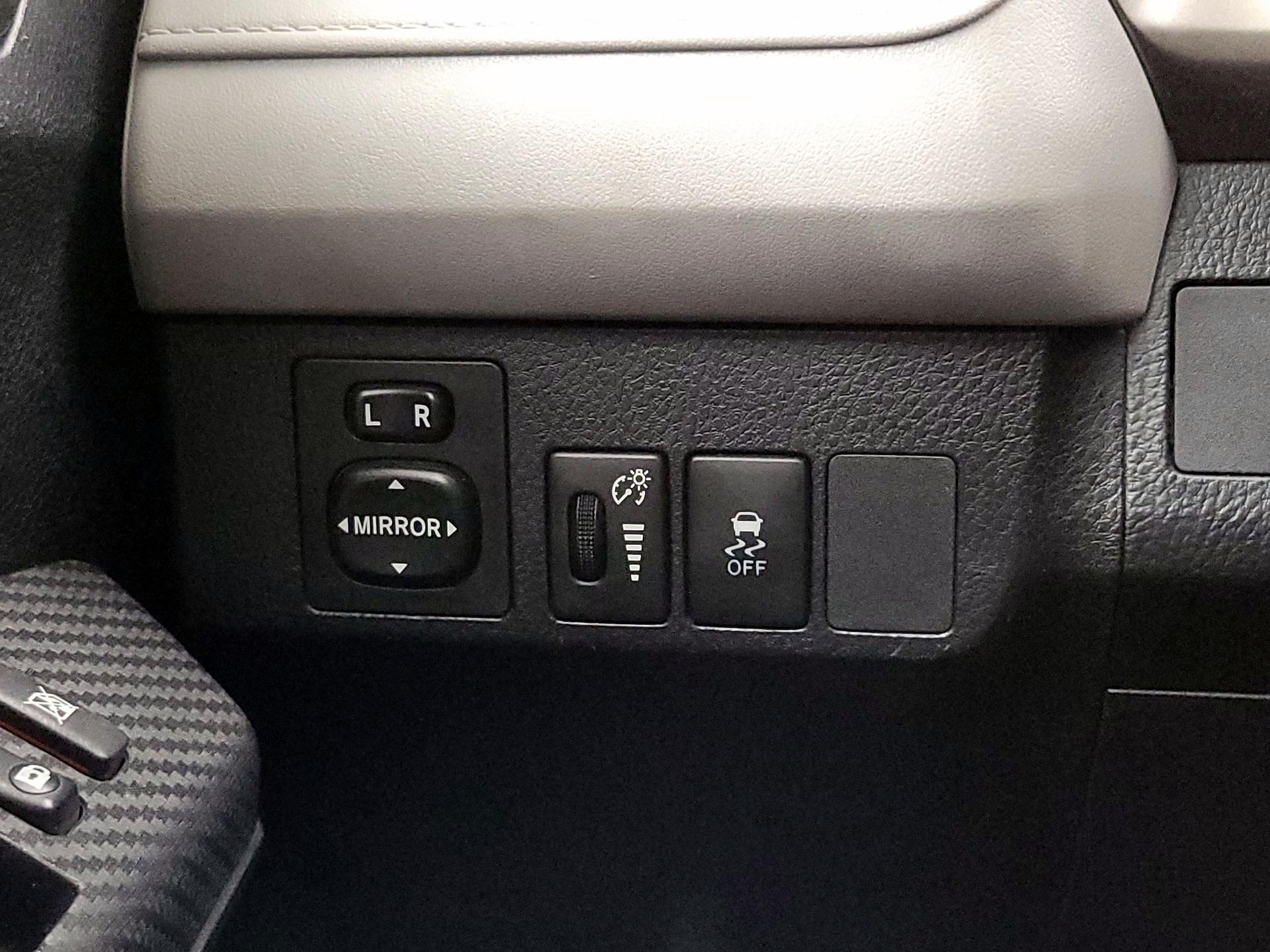 Thumbnail: 2014 Toyota RAV4 - 13
